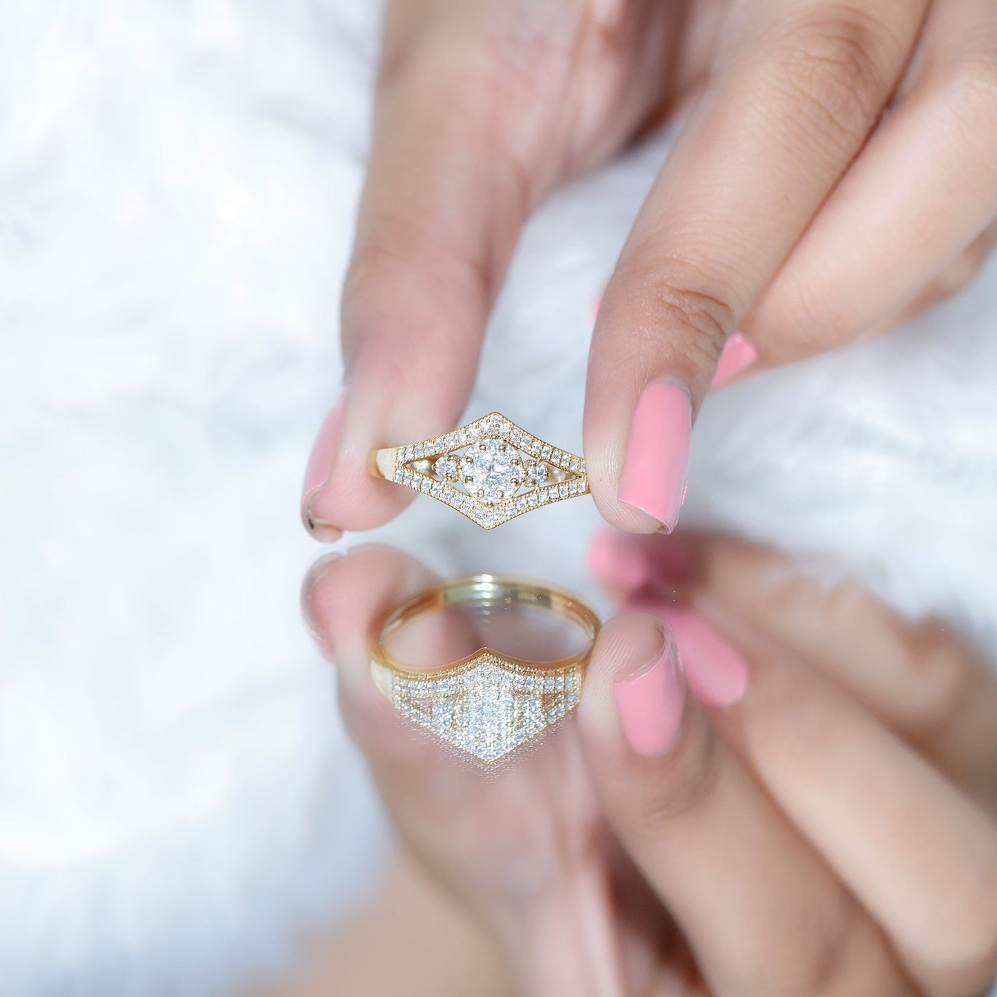 Round Diamond Vintage Ring in illusion Setting