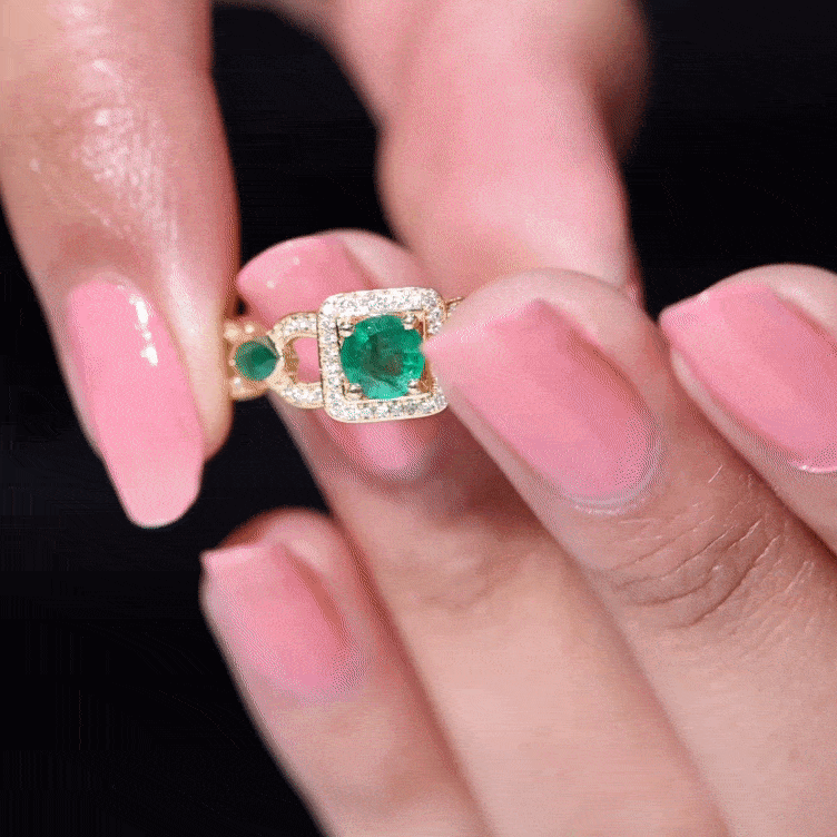 Vintage Style Emerald and Diamond Engagement Ring for Women