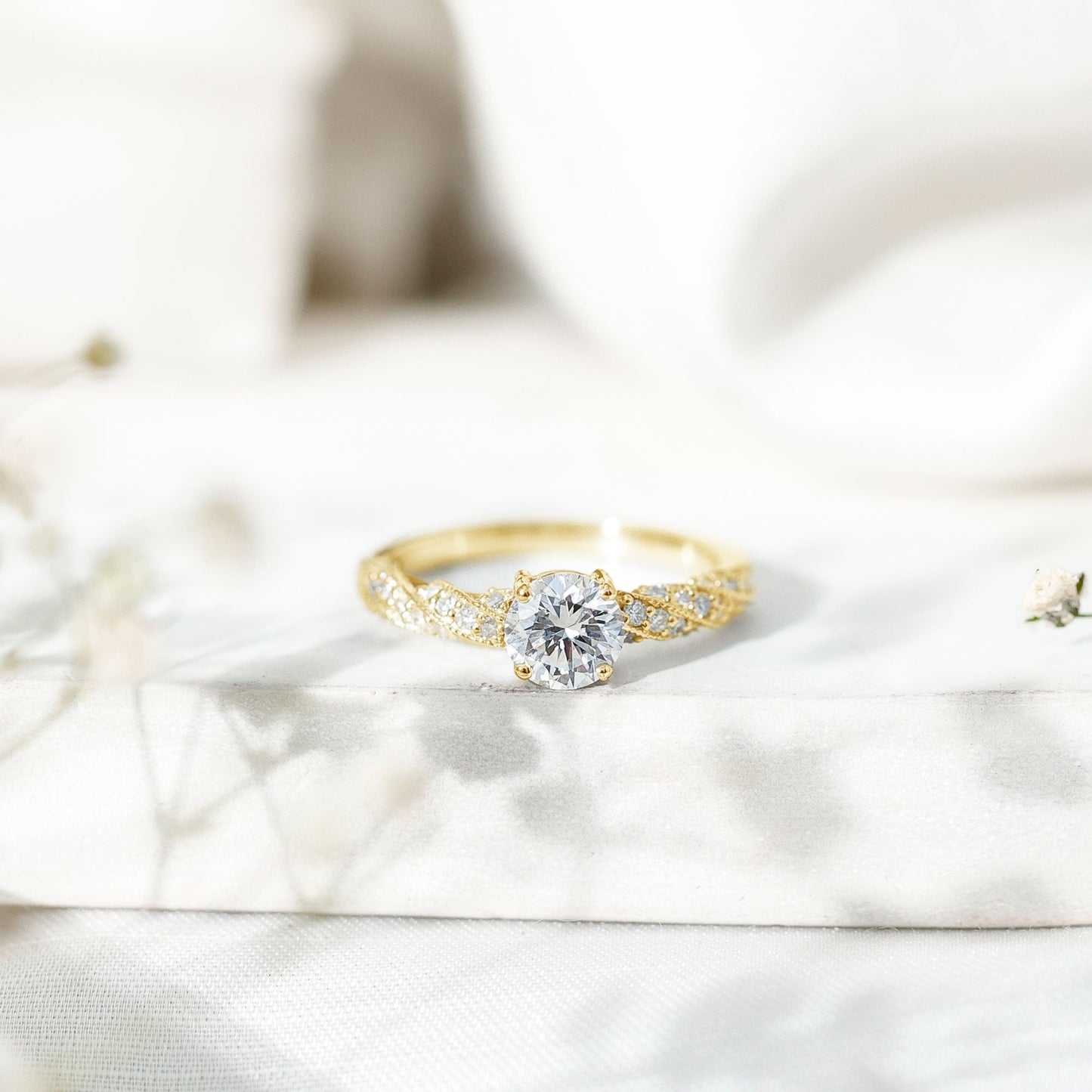 Round Shape Lab Grown Diamond Solitaire Engagement Ring