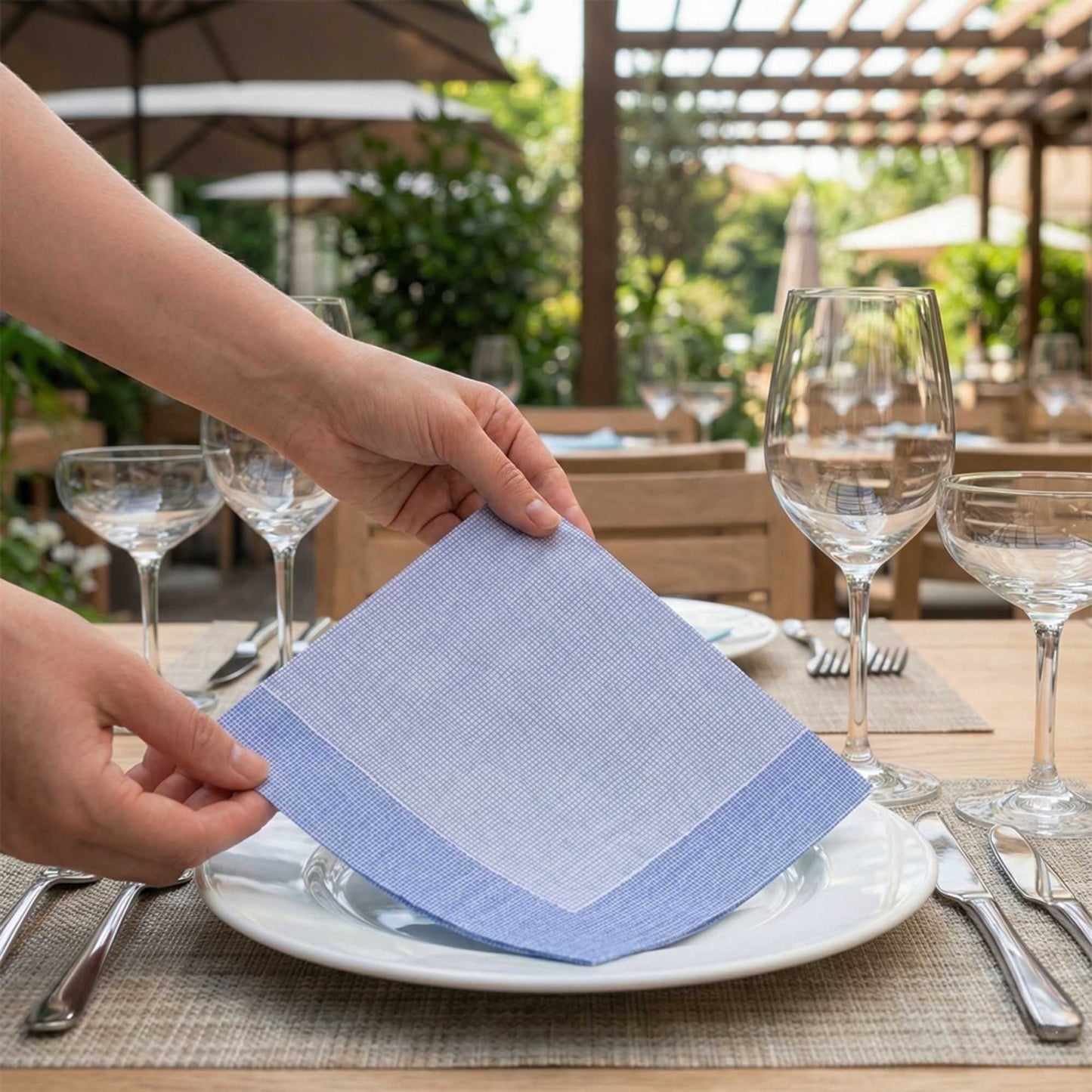 Luxenap Square White Paper Napkin - Super Lux, with Blue Threads - 15 3/4" x 15 3/4" - 600 count box
