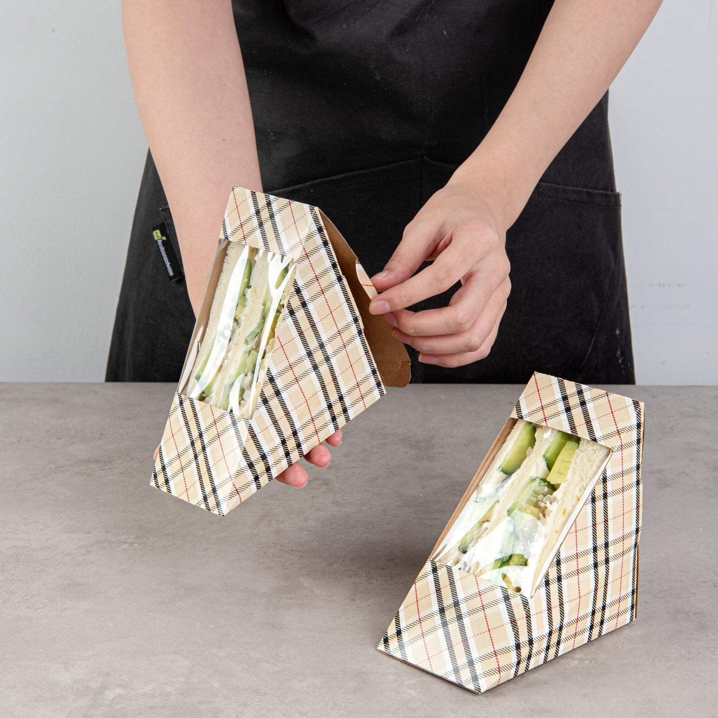Cafe Vision Triangle Plaid Paper Medium Sandwich Box - 4 3/4" x 4 3/4" x 2 3/4" - 200 count box