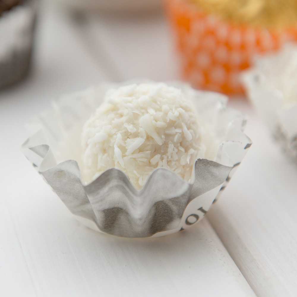 Panificio 0.4 oz Round Newsprint Paper Mini Baking Cup - Flared - 2" x 2" x 1/2" - 200 count box