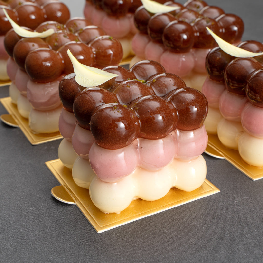 Pastry Tek Square Gold Paper SturdyServe Base - 2 3/4" x 2 3/4" - 200 count box