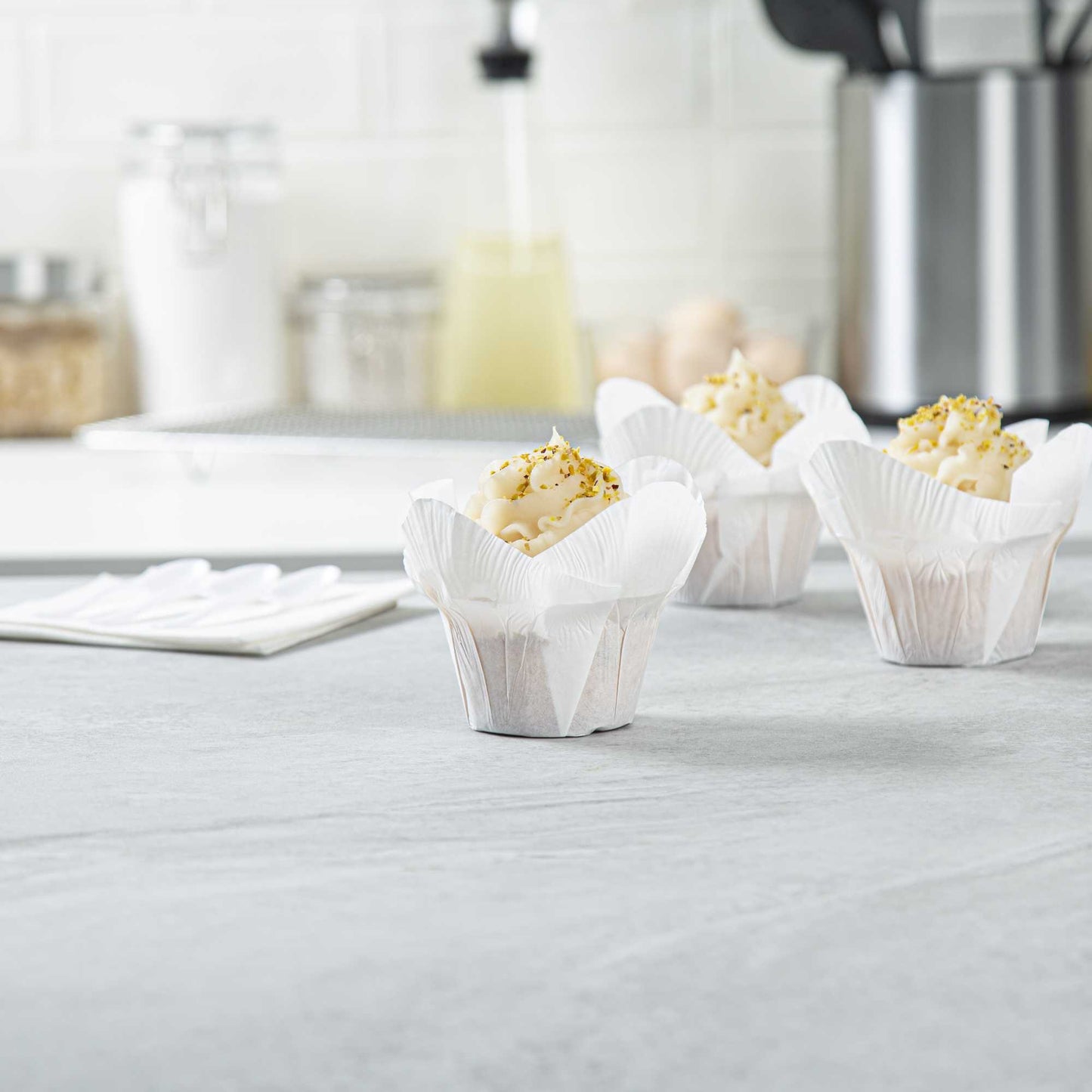 Panificio 6 oz Daffodil White Paper Baking Cup - Greaseproof - 3 1/4" x 3 1/4" x 3" - 200 count box