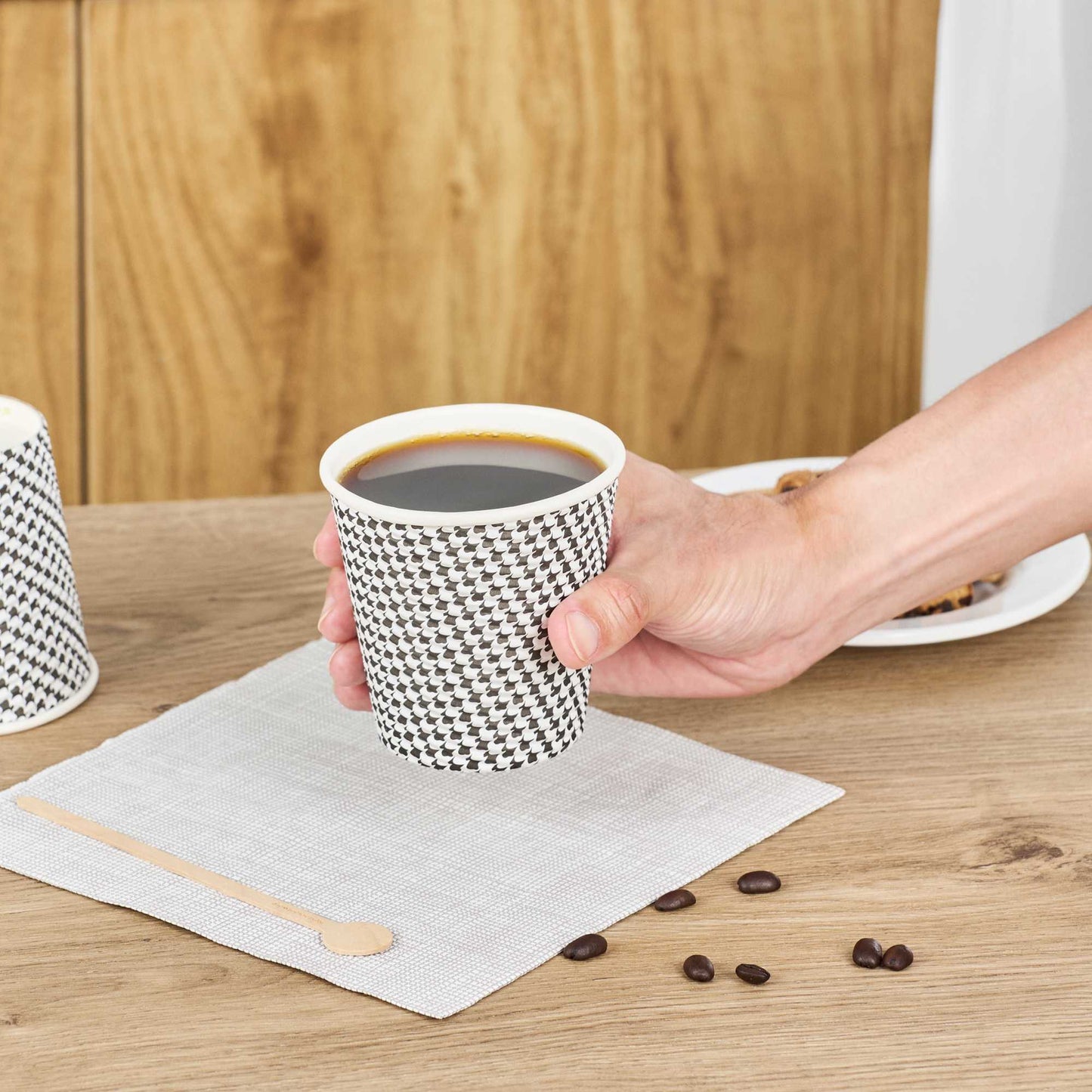 Restpresso 8 oz Houndstooth Paper Coffee Cup - Spiral Wall - 3 1/2" x 3 1/2" x 3 1/4" - 25 count box