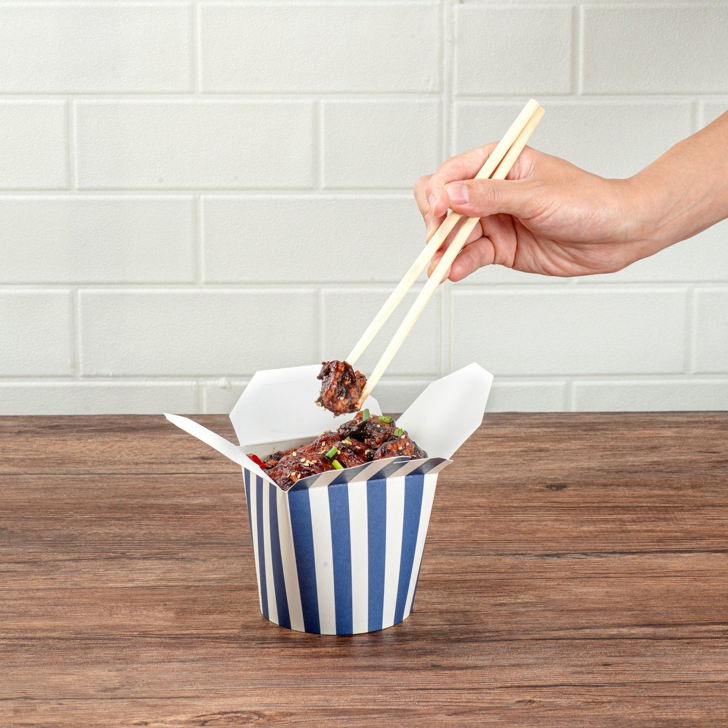 Bio Tek 26 oz Round Blue and White Stripe Paper Noodle Take Out Container - 4" x 3 1/2" x 3 3/4" - 200 count box