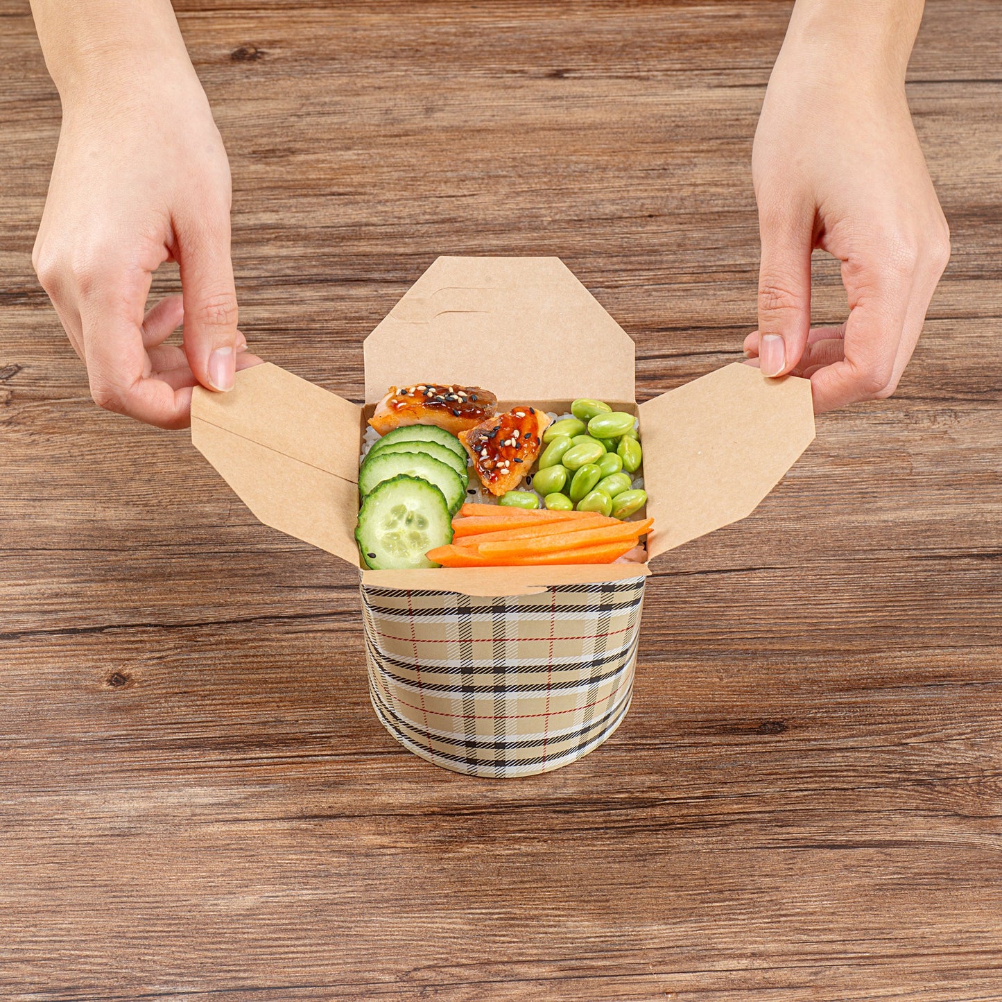 Bio Tek 26 oz Round Plaid Paper Noodle Take Out Container - 4" x 3 1/2" x 3 3/4" - 50 count box