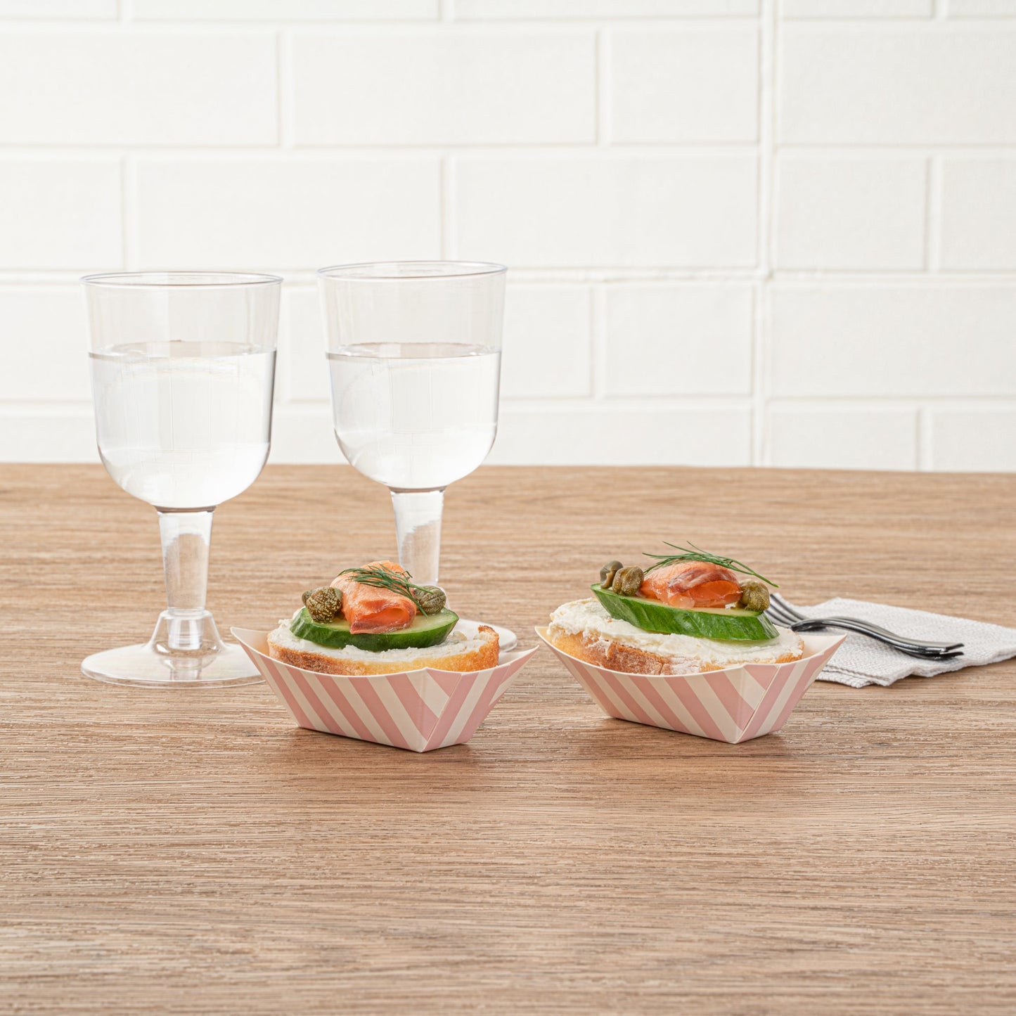 Bio Tek 2 oz Pink and White Stripe Paper Food Tray / Boat - 3 1/4" x 2 1/4" x 1 1/4" - 50 count box