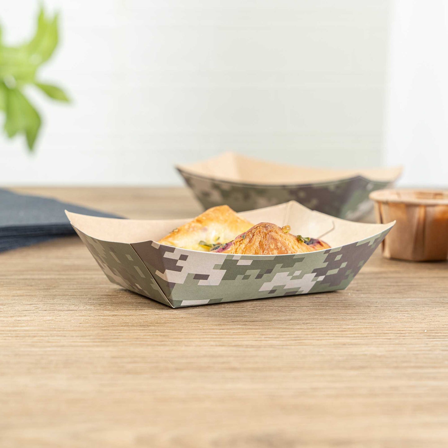 Bio Tek 4 oz Camouflage Paper #25 Food Tray / Boat - 3" x 2" x 1" - 50 count box