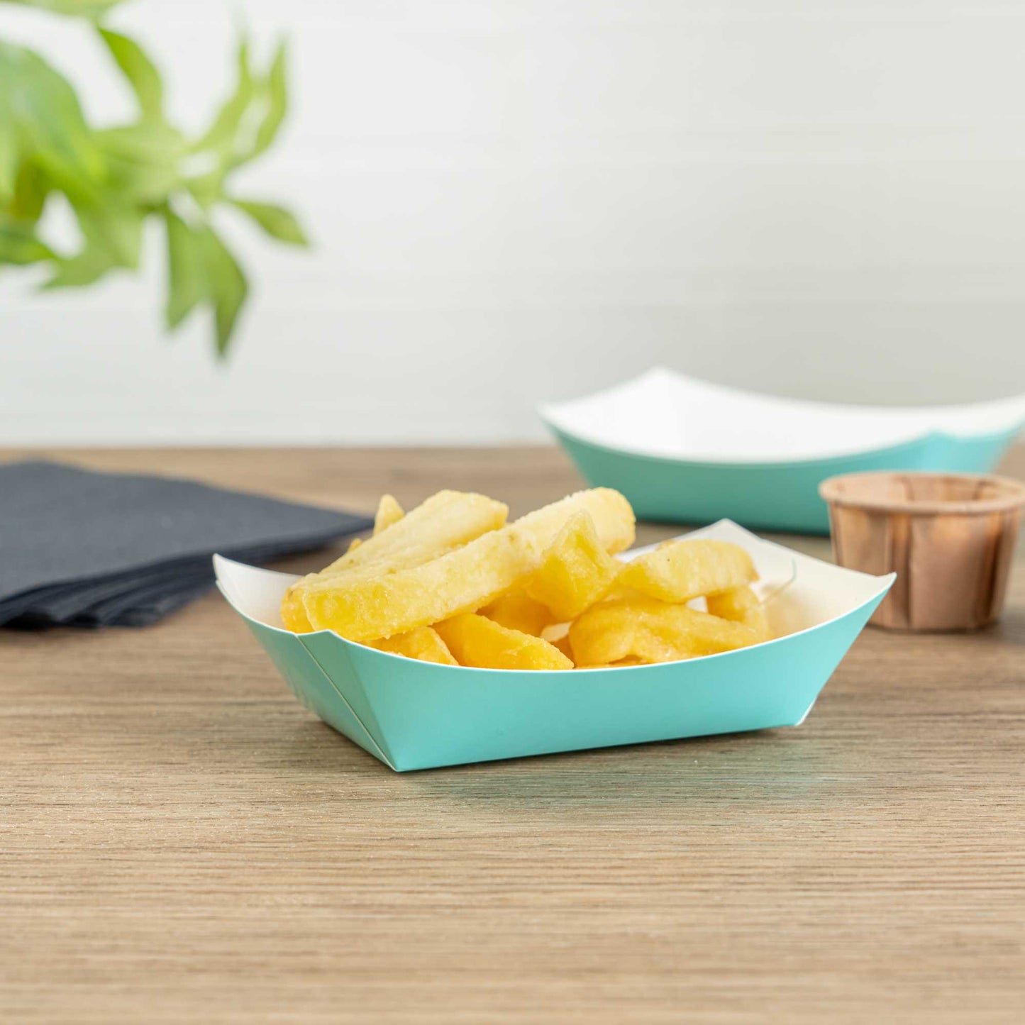 Bio Tek 4 oz Turquoise Paper #25 Food Tray / Boat - 3" x 2" x 1" - 50 count box