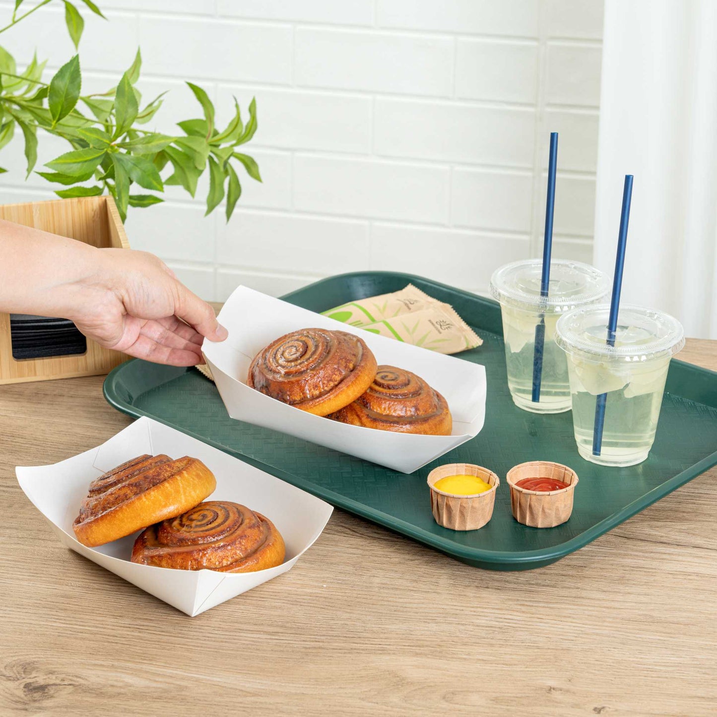 Bio Tek 1 lb White Paper #100 Food Tray / Boat - 5 1/2" x 3 1/2" x 2" - 200 count box