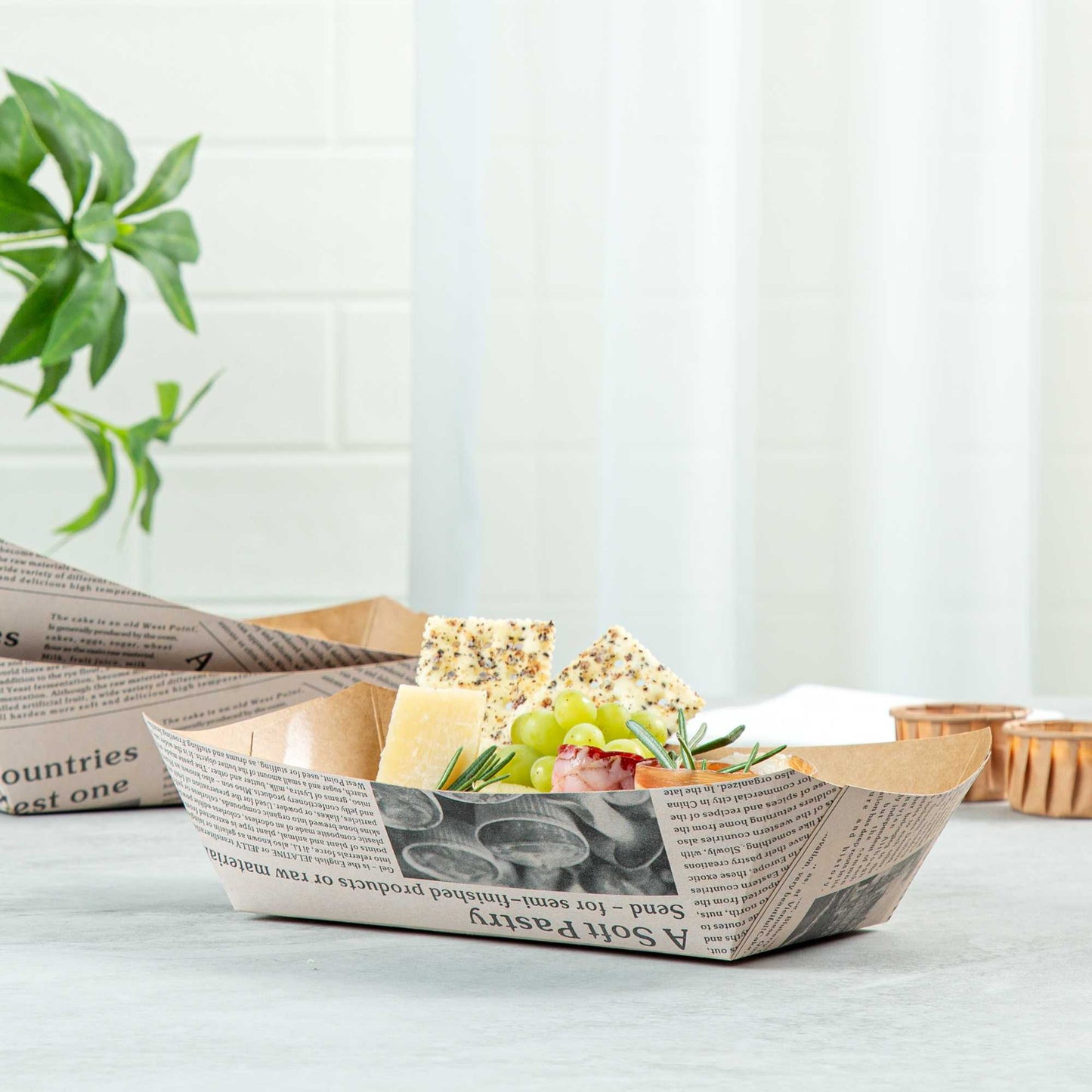 Bio Tek 2 lb Newsprint Paper #200 Food Tray / Boat - 6 1/2" x 3 3/4" x 2 1/4" - 200 count box
