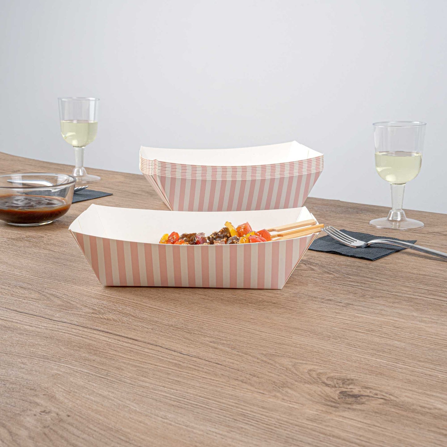 Bio Tek 2 lb Pink and White Stripe Paper #200 Food Tray / Boat - 6 1/2" x 3 3/4" x 2 1/4" - 200 count box