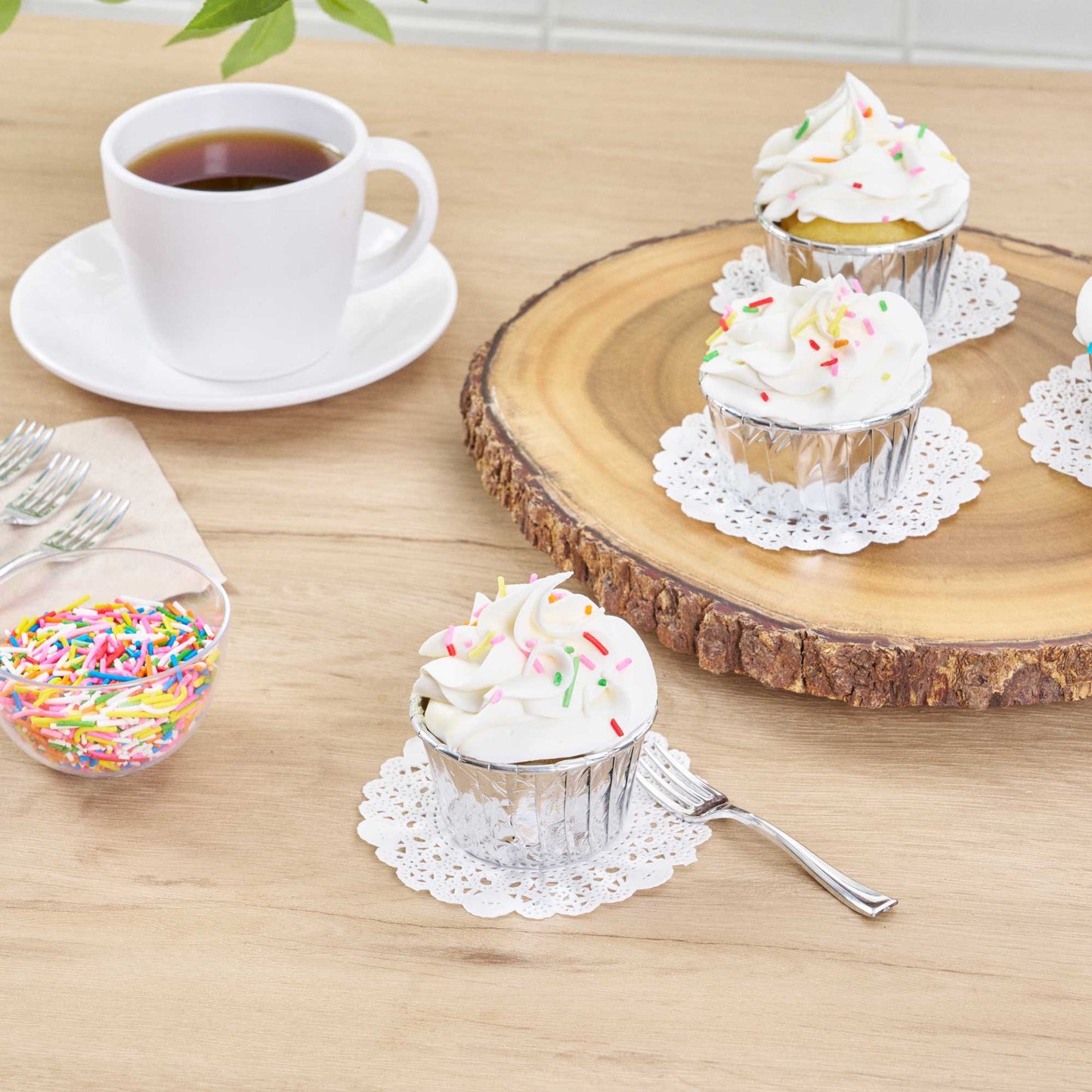 Pastry Tek Round White Paper Doilies - Lace - 4" x 4" - 100 count box