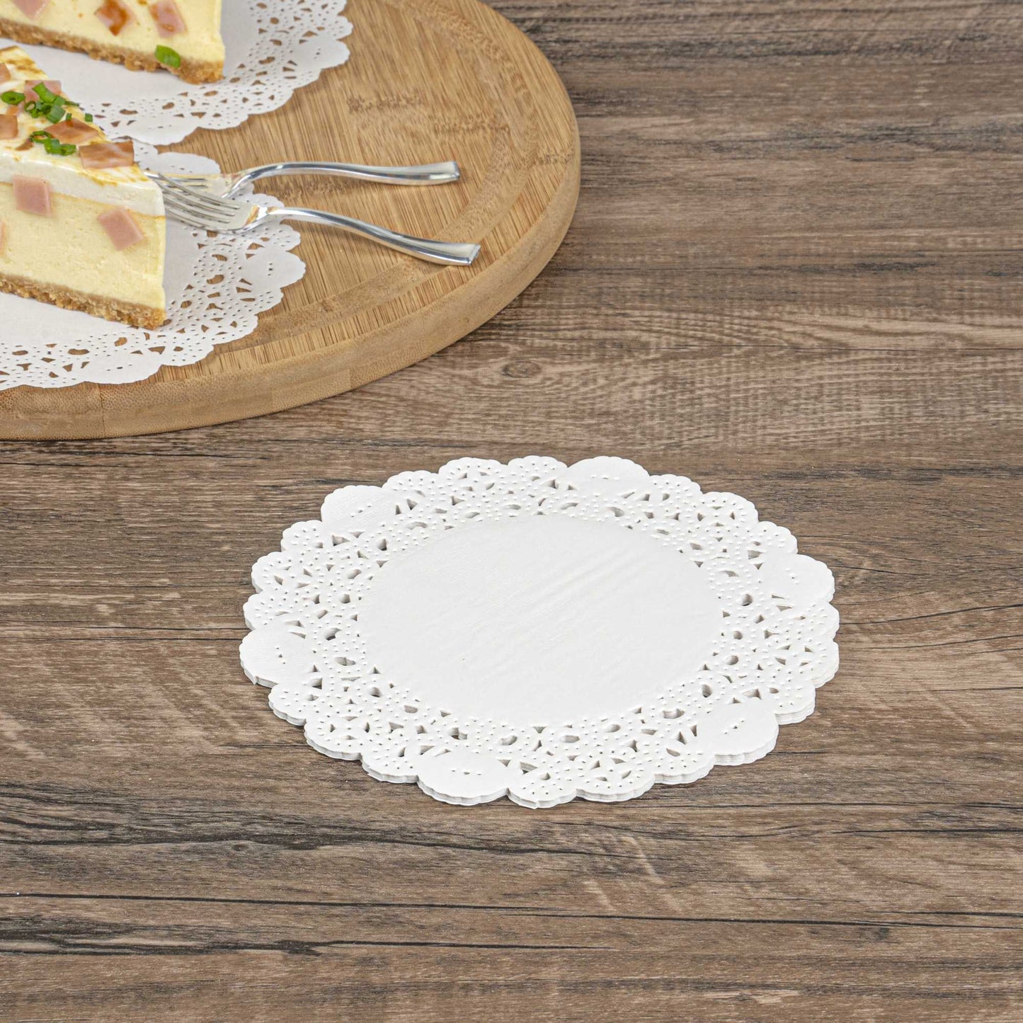 Pastry Tek Round White Paper Doilies - Lace - 6" x 6" - 100 count box