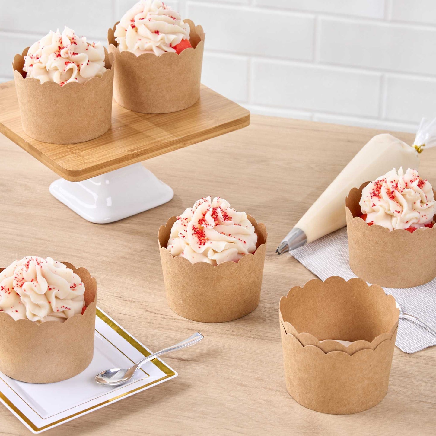 Panificio 10 oz Kraft Paper Jumbo Baking Cup - Scalloped - 3 1/2" x 3 1/2" x 2 1/2" - 200 count box