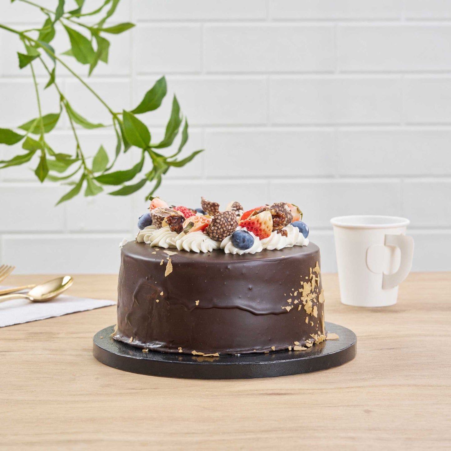 Pastry Tek Round Black Cardboard Cake Drum Board - Covered Edge - 8" x 8" x 1/2" - 1 count box
