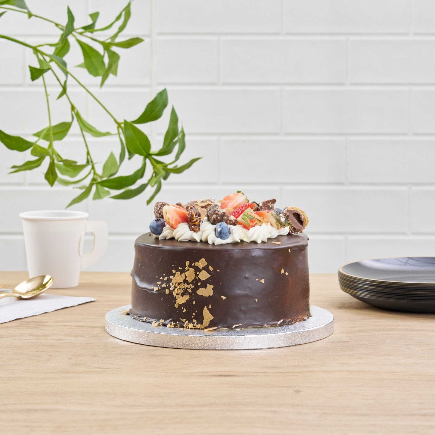 Pastry Tek Round Metallic Silver Cardboard Cake Drum Board - Covered Edge - 8" x 8" x 1/2" - 1 count box
