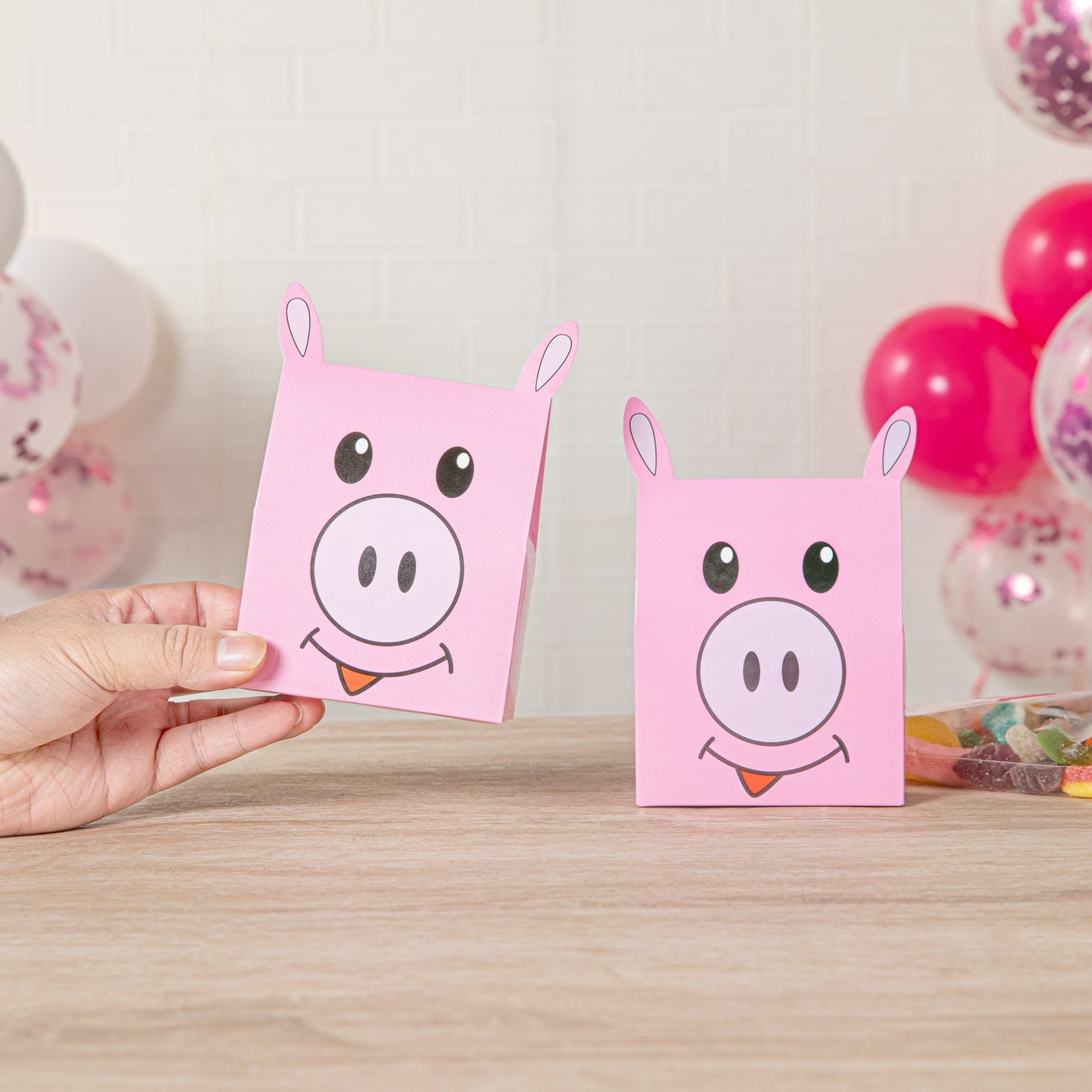 Pastry Tek Paper Happy Pig Candy and Gift Box - 4" x 2" x 5" - 100 count box