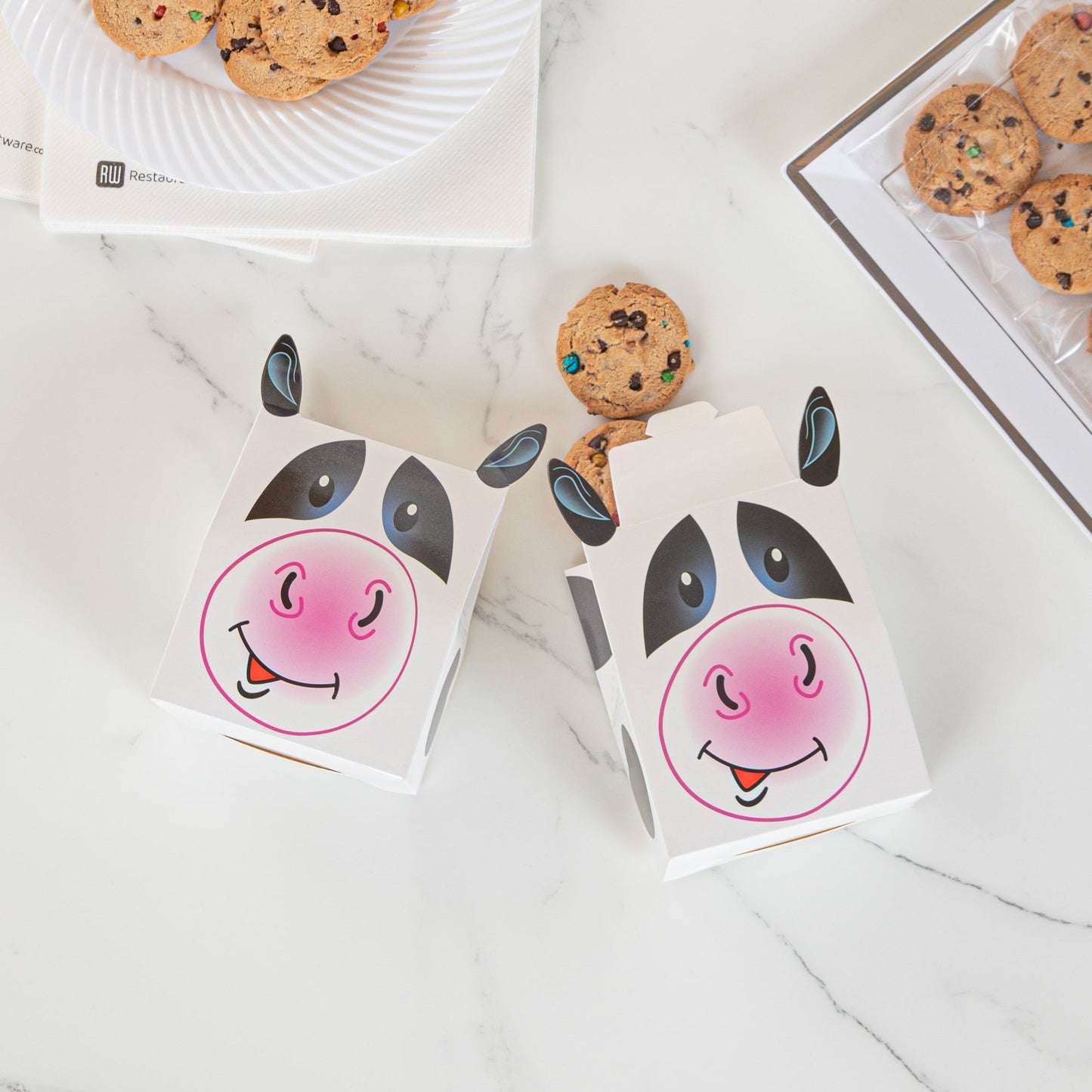 Pastry Tek Paper Happy Cow Candy and Gift Box - 4" x 2" x 5" - 100 count box