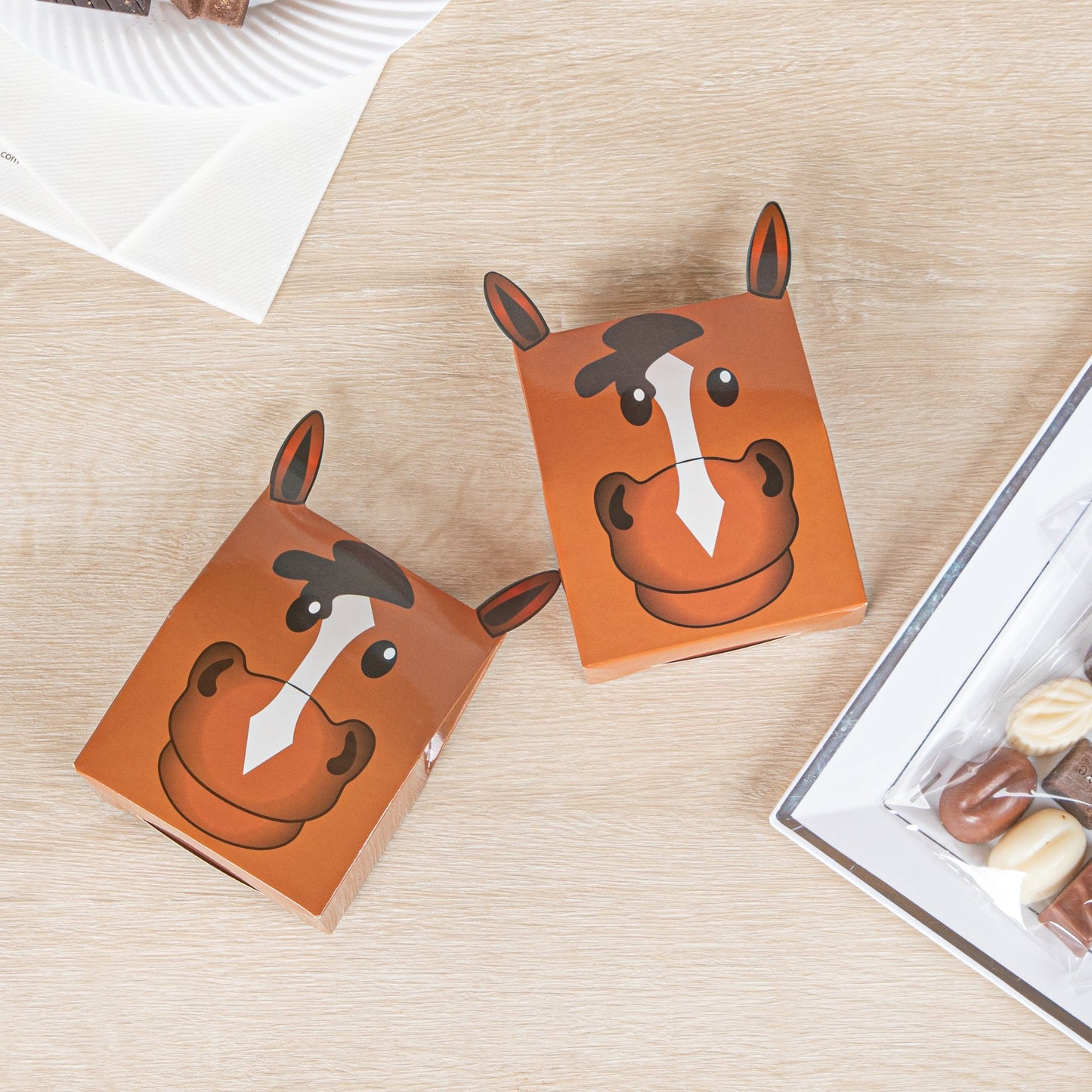 Pastry Tek Paper Happy Pony Candy and Gift Box - 4" x 2" x 5" - 100 count box