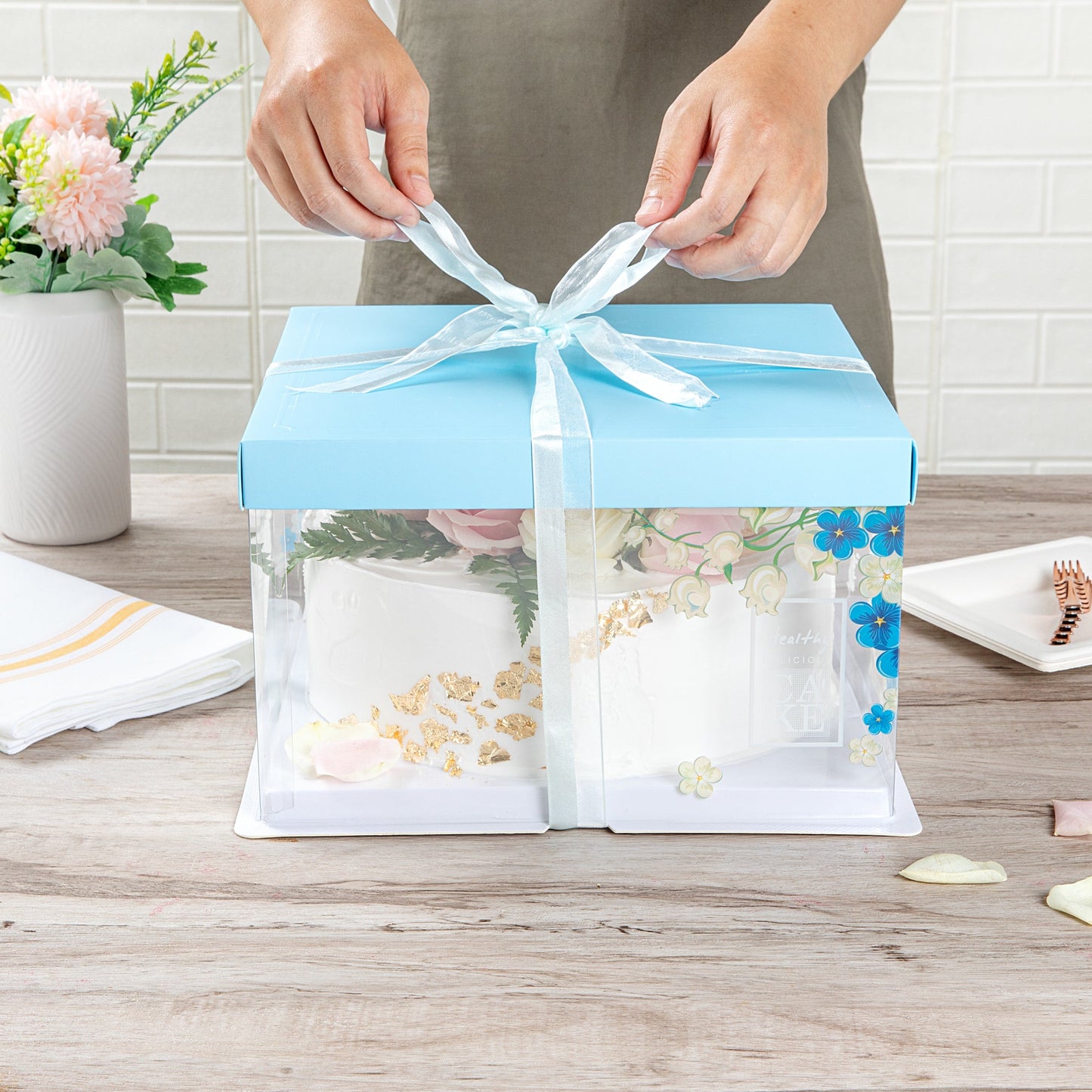 Sweet Vision Square Clear Plastic Cake Box - Blue Lid and White Base, Blue Ribbon, Flower Accent - 10" x 10" x 8 1/4" - 10 count box