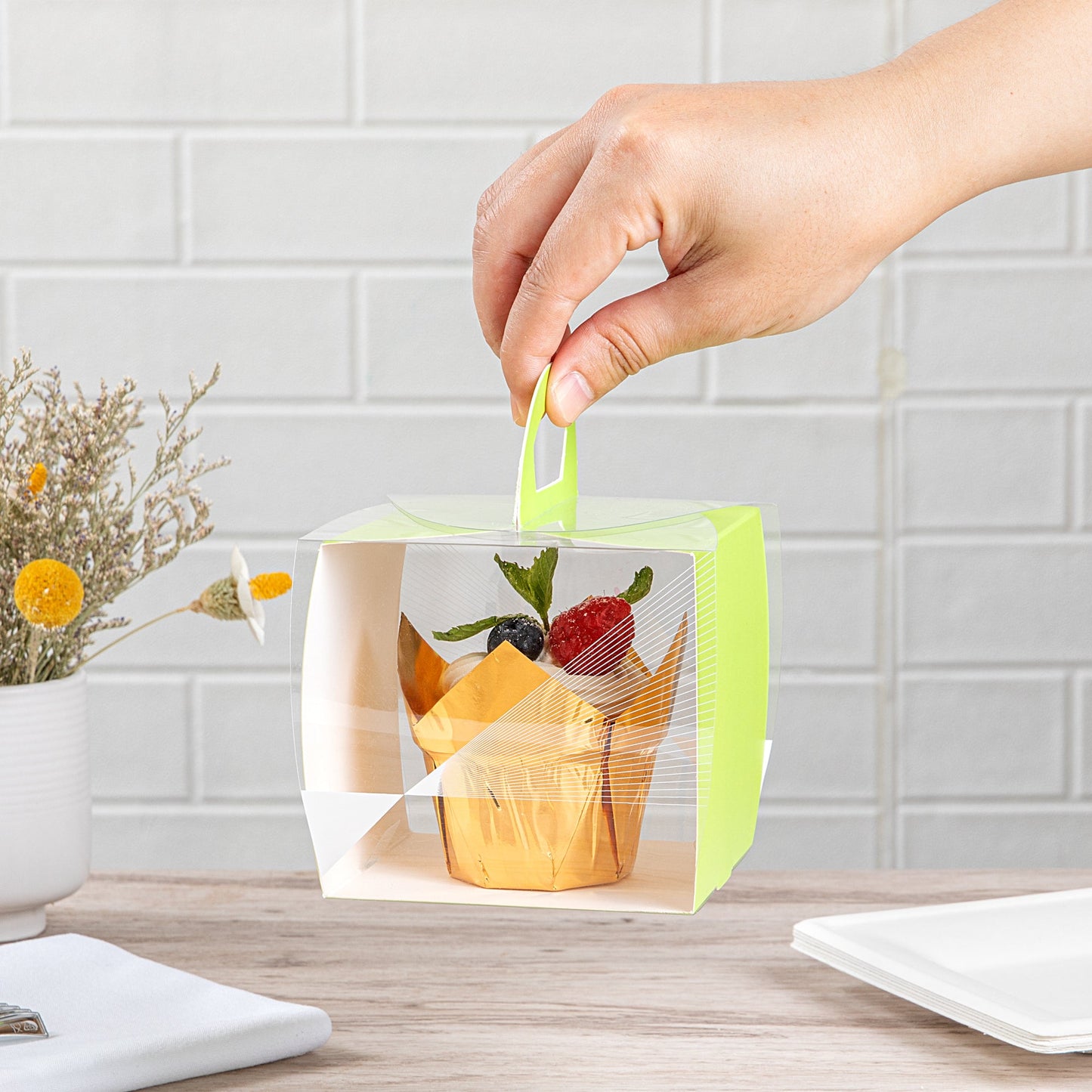 Sweet Vision Square Clear Plastic Cupcake Box - with Handle, Yellow Paper Wrap, Geometric Line Accent - 4" x 4" x 4 1/4" - 100 count box