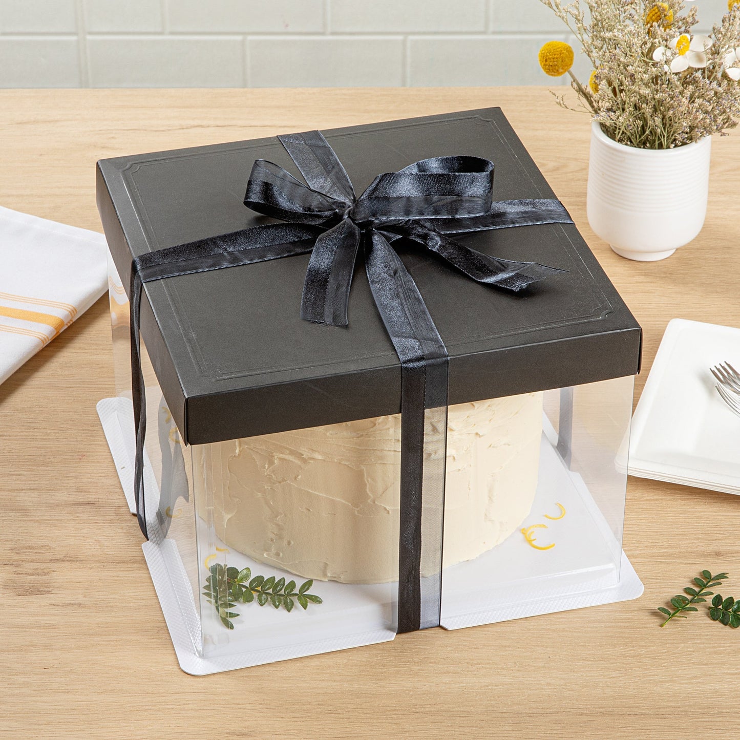Sweet Vision Square Clear Plastic Cake Box - Black Lid and White Base, Black Ribbon - 8 1/2" x 8 1/2" x 6 3/4" - 10 count box