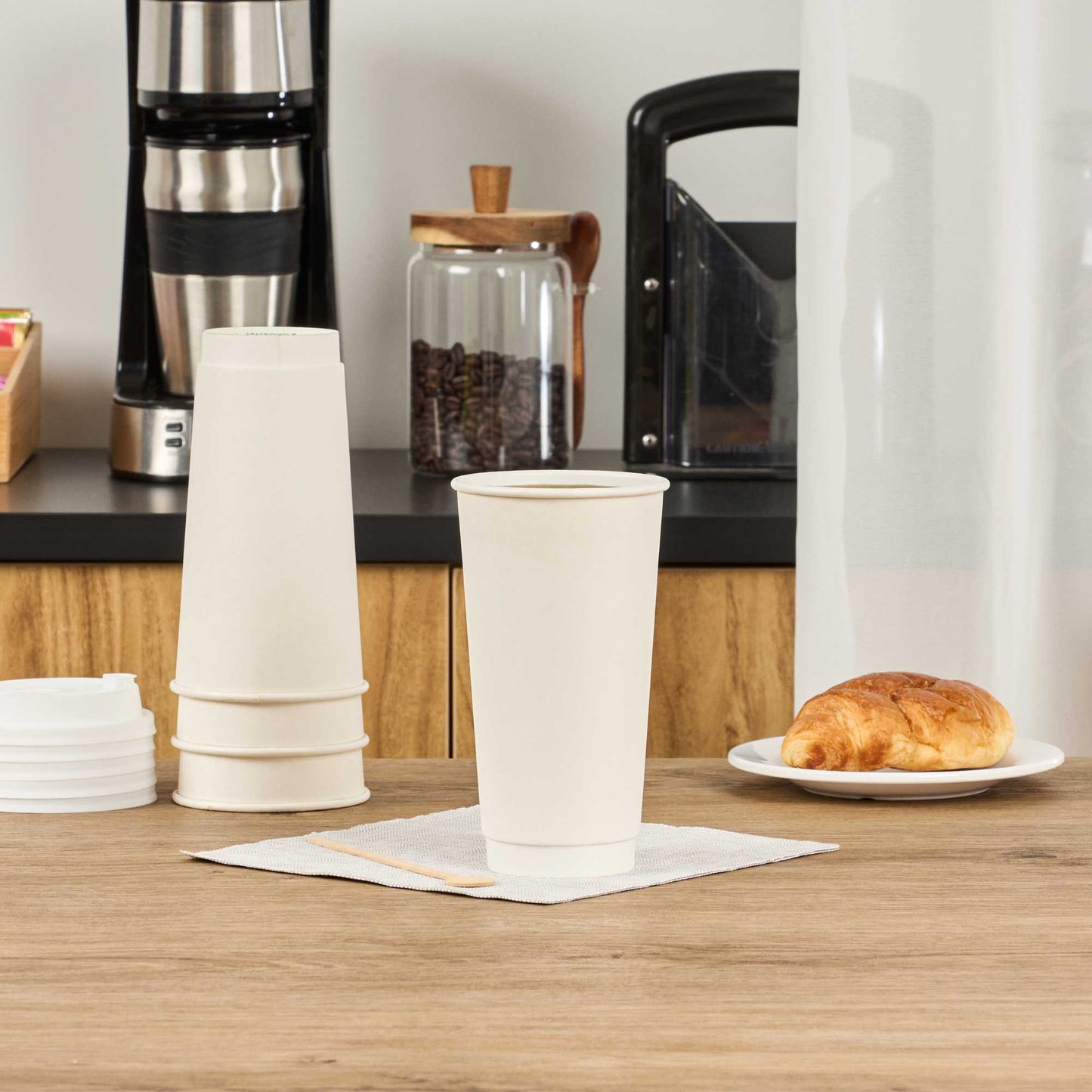 Restpresso 20 oz White Paper Coffee Cup - Double Wall - 3 1/2" x 3 1/2" x 6 1/4" - 10 count box