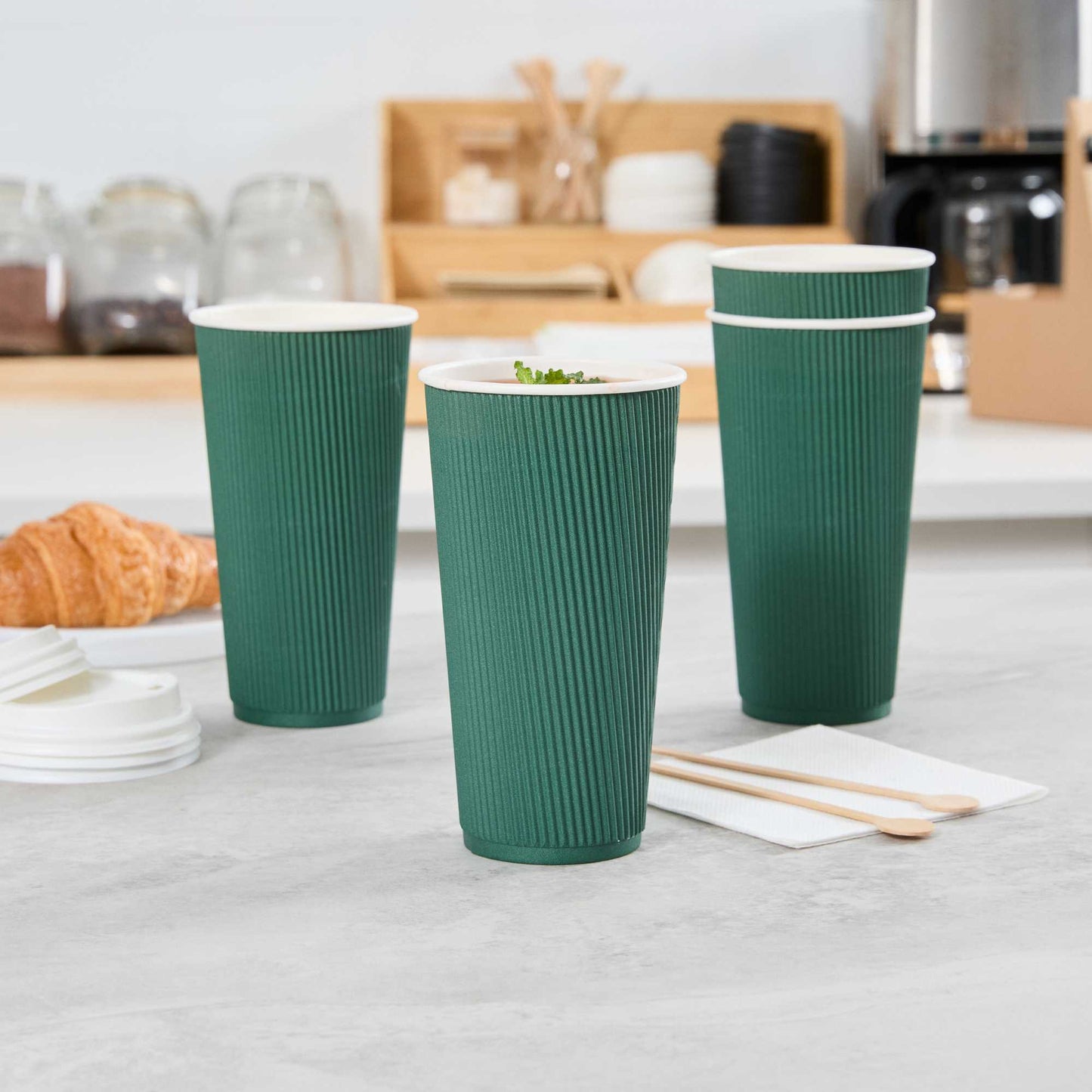 Restpresso 20 oz Forest Green Paper Coffee Cup - Ripple Wall - 3 1/2" x 3 1/2" x 6 1/4" - 10 count box
