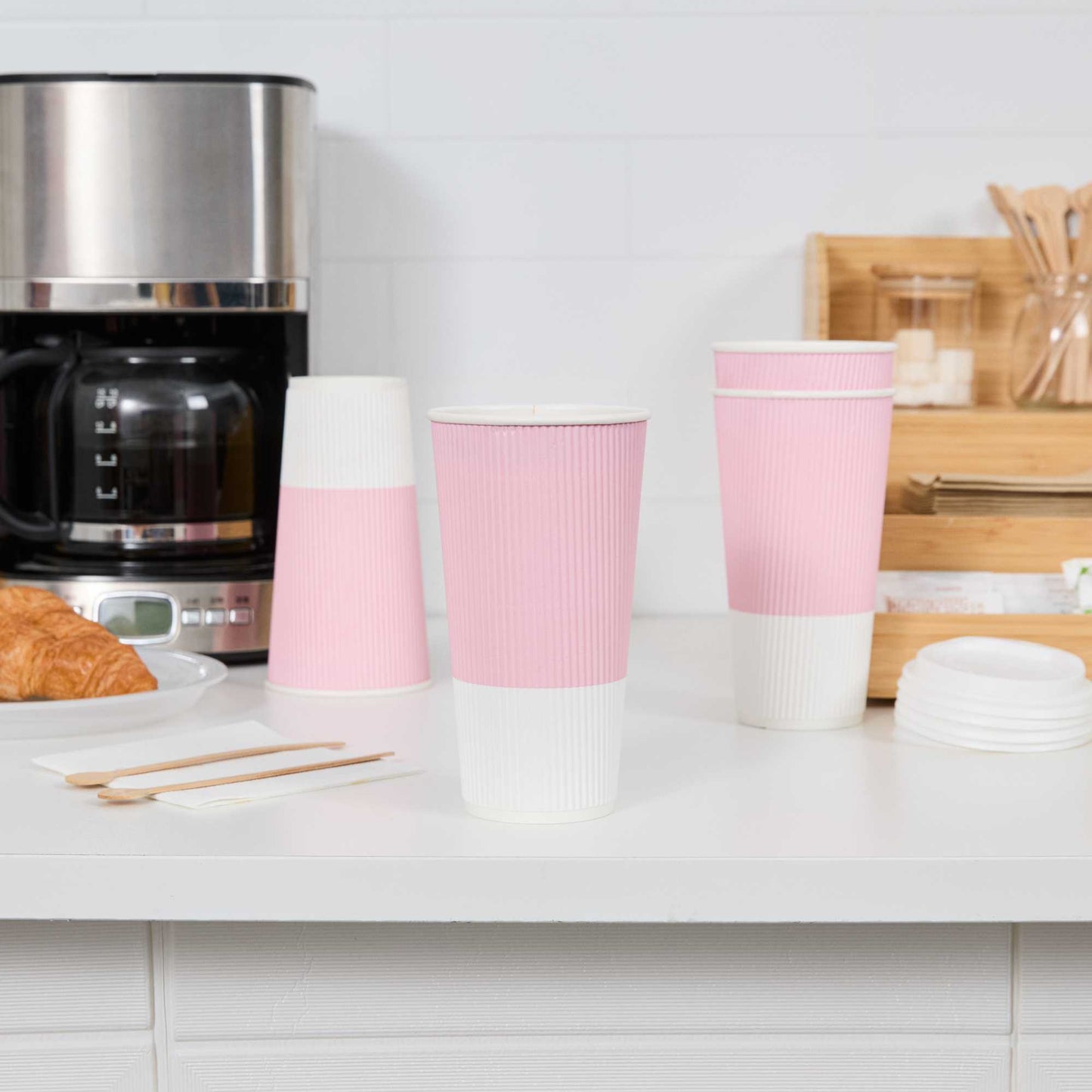 Restpresso 20 oz Light Pink Paper Coffee Cup - Ripple Wall - 3 1/2" x 3 1/2" x 6 1/4" - 10 count box