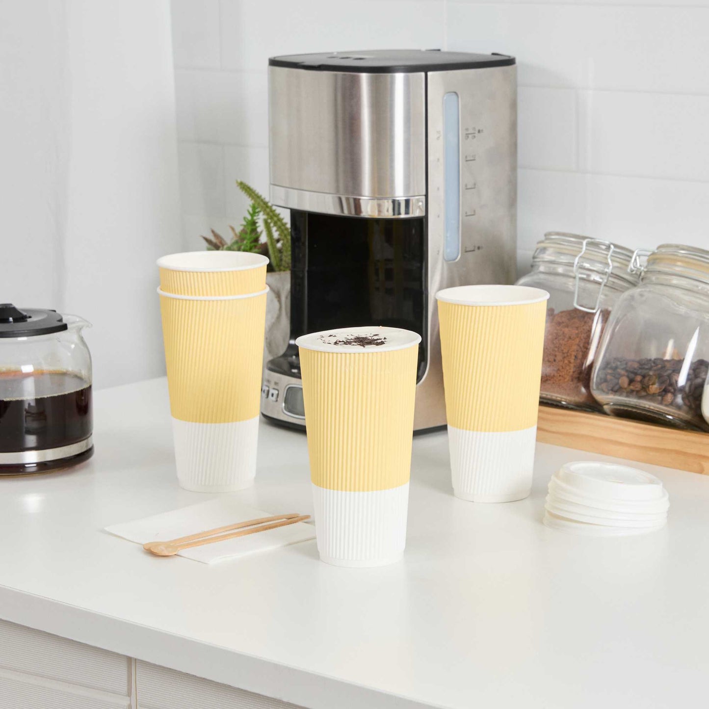 Restpresso 20 oz Light Yellow Paper Coffee Cup - Ripple Wall - 3 1/2" x 3 1/2" x 6 1/4" - 10 count box