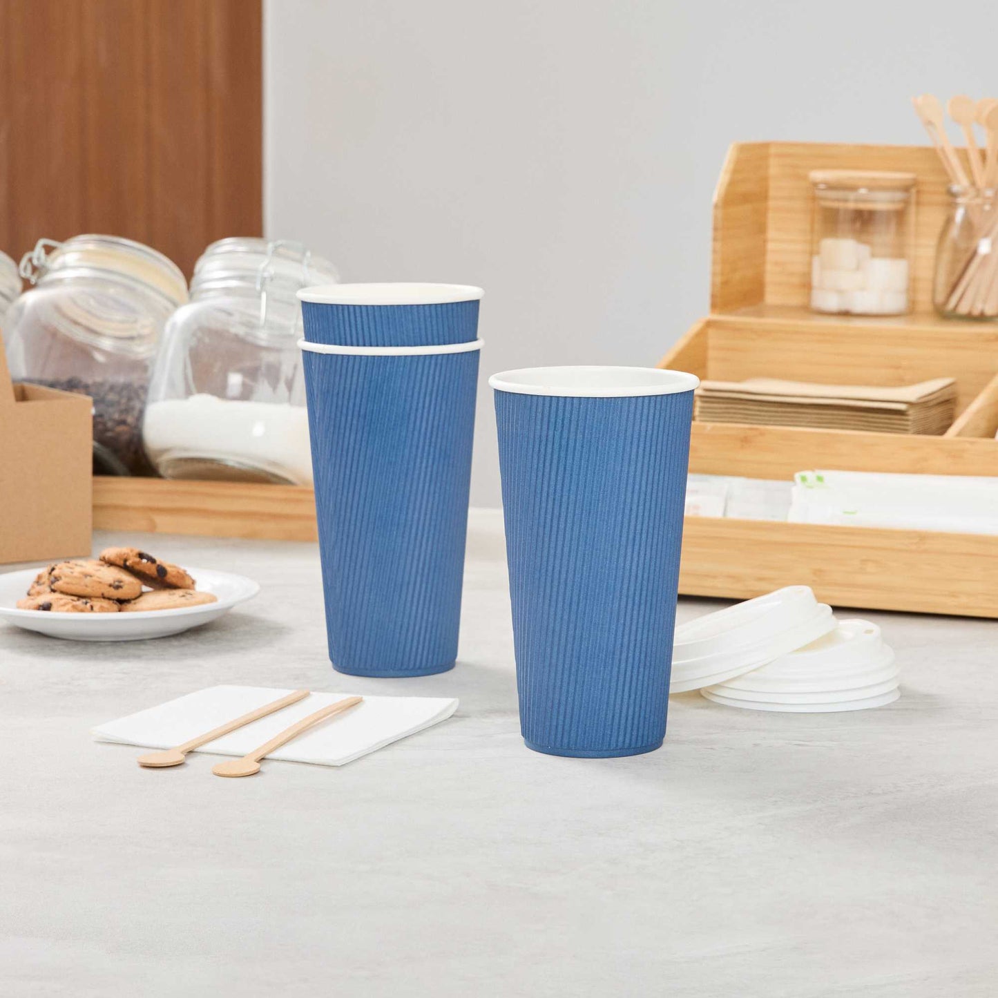 Restpresso 20 oz Midnight Blue Paper Coffee Cup - Ripple Wall - 3 1/2" x 3 1/2" x 6 1/4" - 10 count box