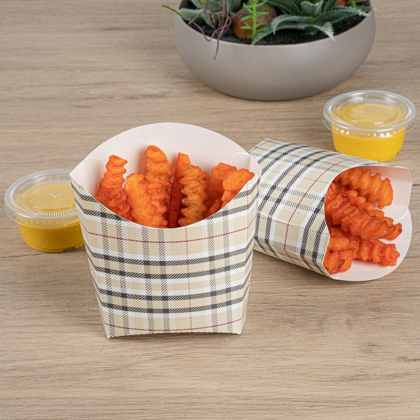 Bio Tek 3 oz Plaid Paper Fry Cup / Snack Container - 4 1/2" x 3 1/4" x 3 3/4" - 100 count box