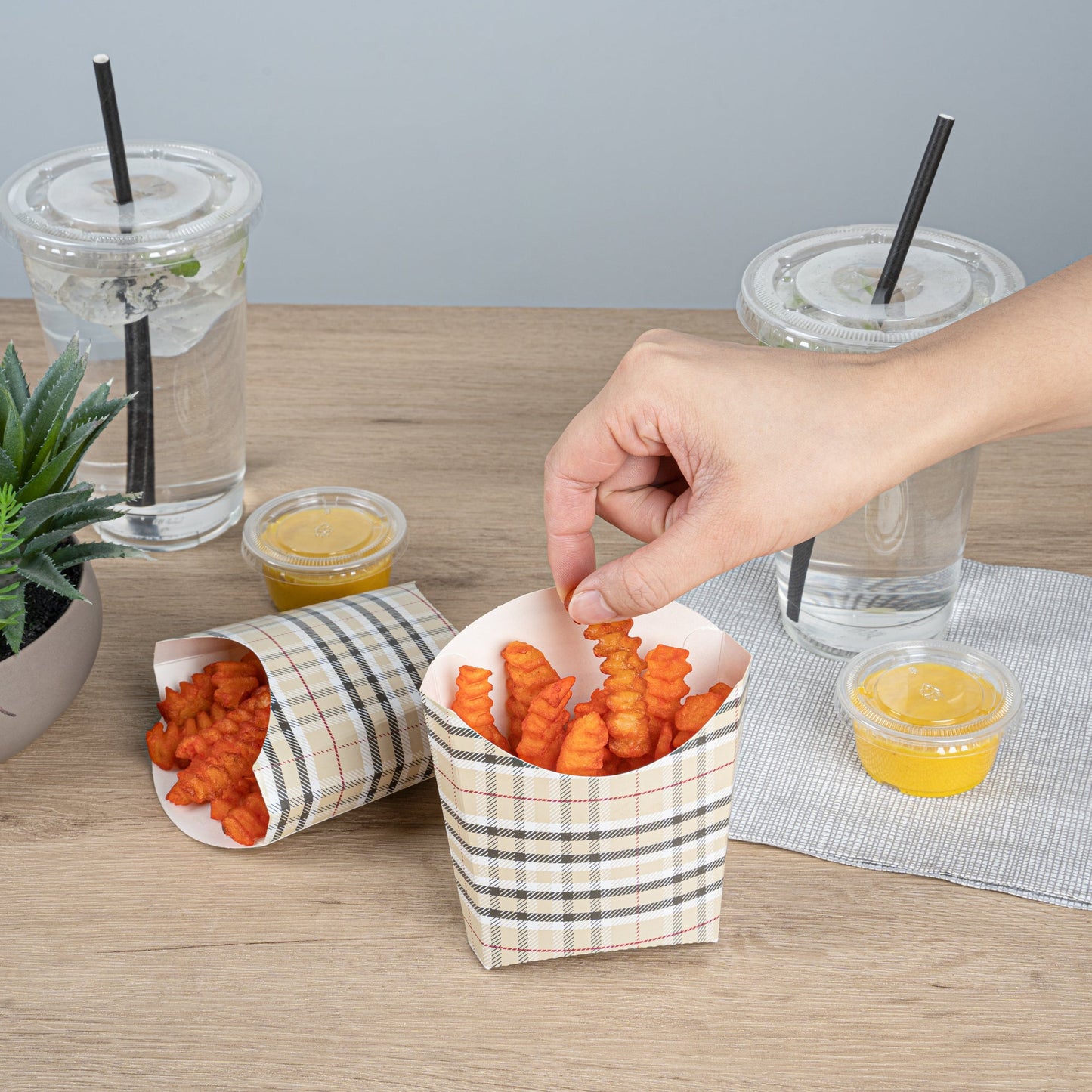 Bio Tek 3 oz Plaid Paper Fry Cup / Snack Container - 4 1/2" x 3 1/4" x 3 3/4" - 100 count box