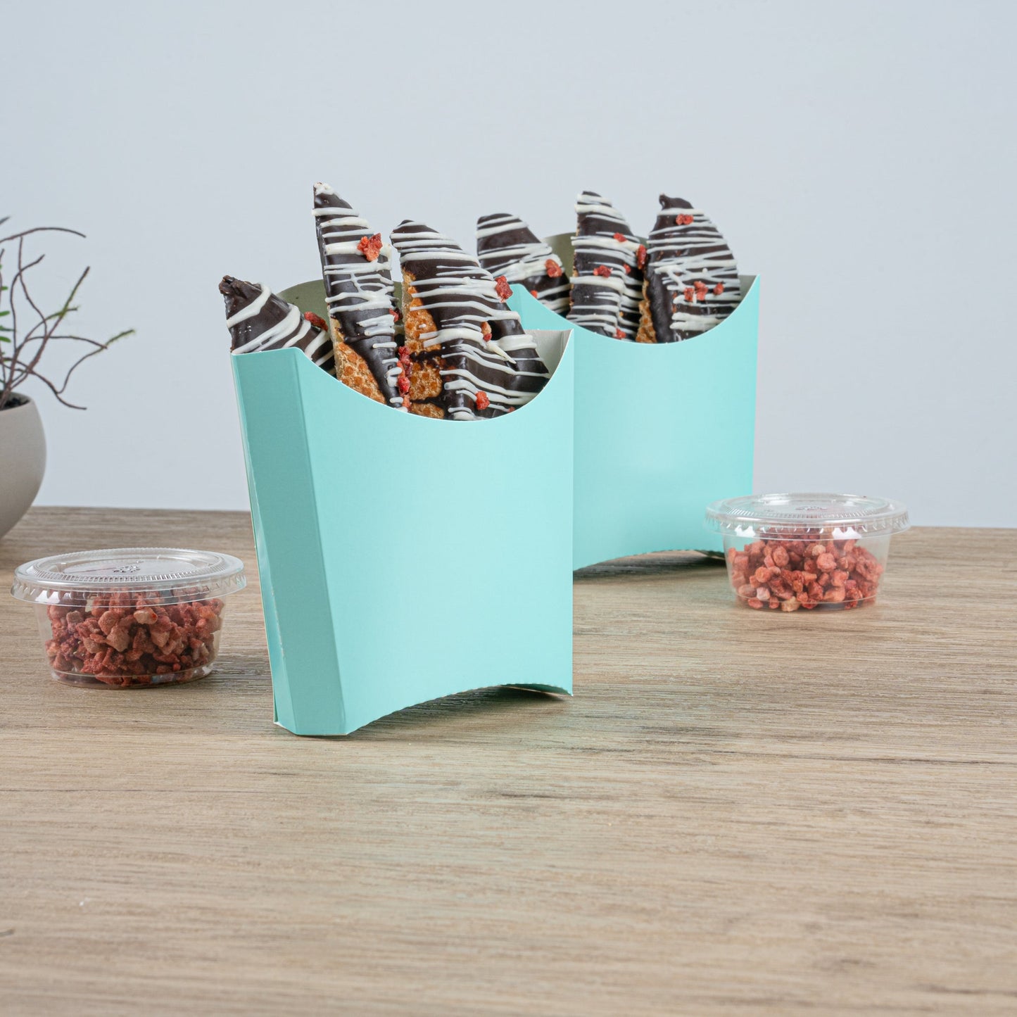 Bio Tek 3 oz Turquoise Paper Fry Cup / Snack Container - 4 1/2" x 3 1/4" x 3 3/4" - 100 count box