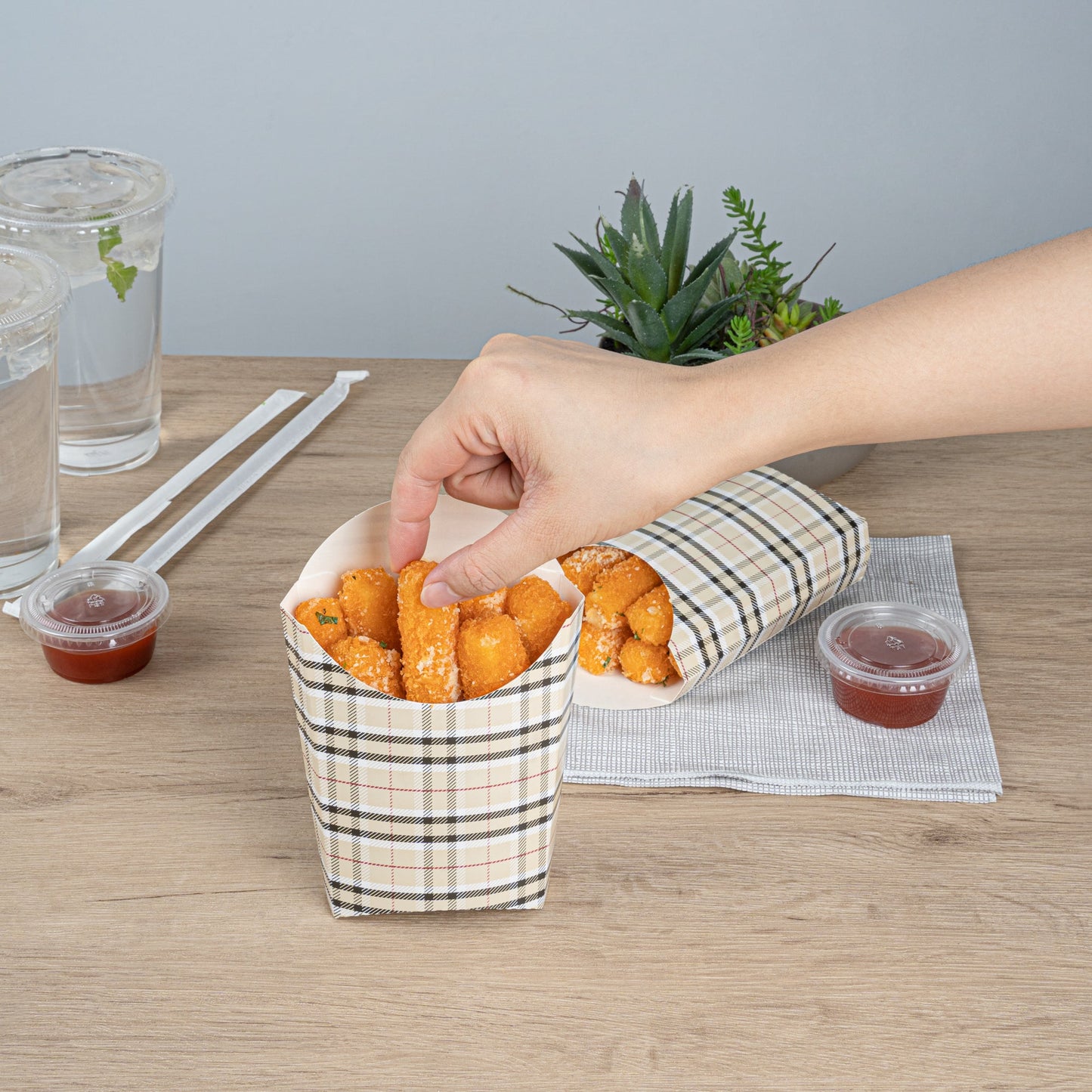 Bio Tek 4 oz Plaid Paper Fry Cup / Snack Container - 4 3/4" x 3 1/2" x 5" - 100 count box