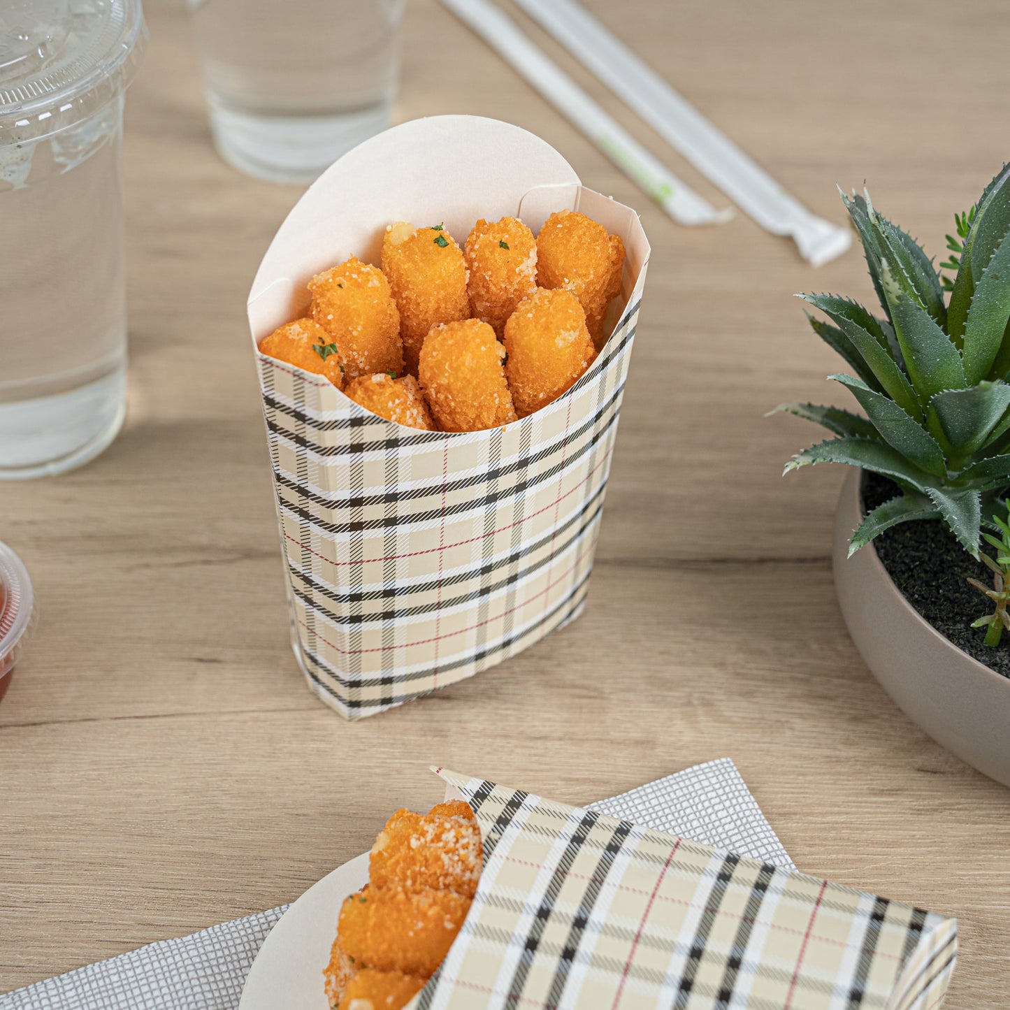 Bio Tek 4 oz Plaid Paper Fry Cup / Snack Container - 4 3/4" x 3 1/2" x 5" - 100 count box
