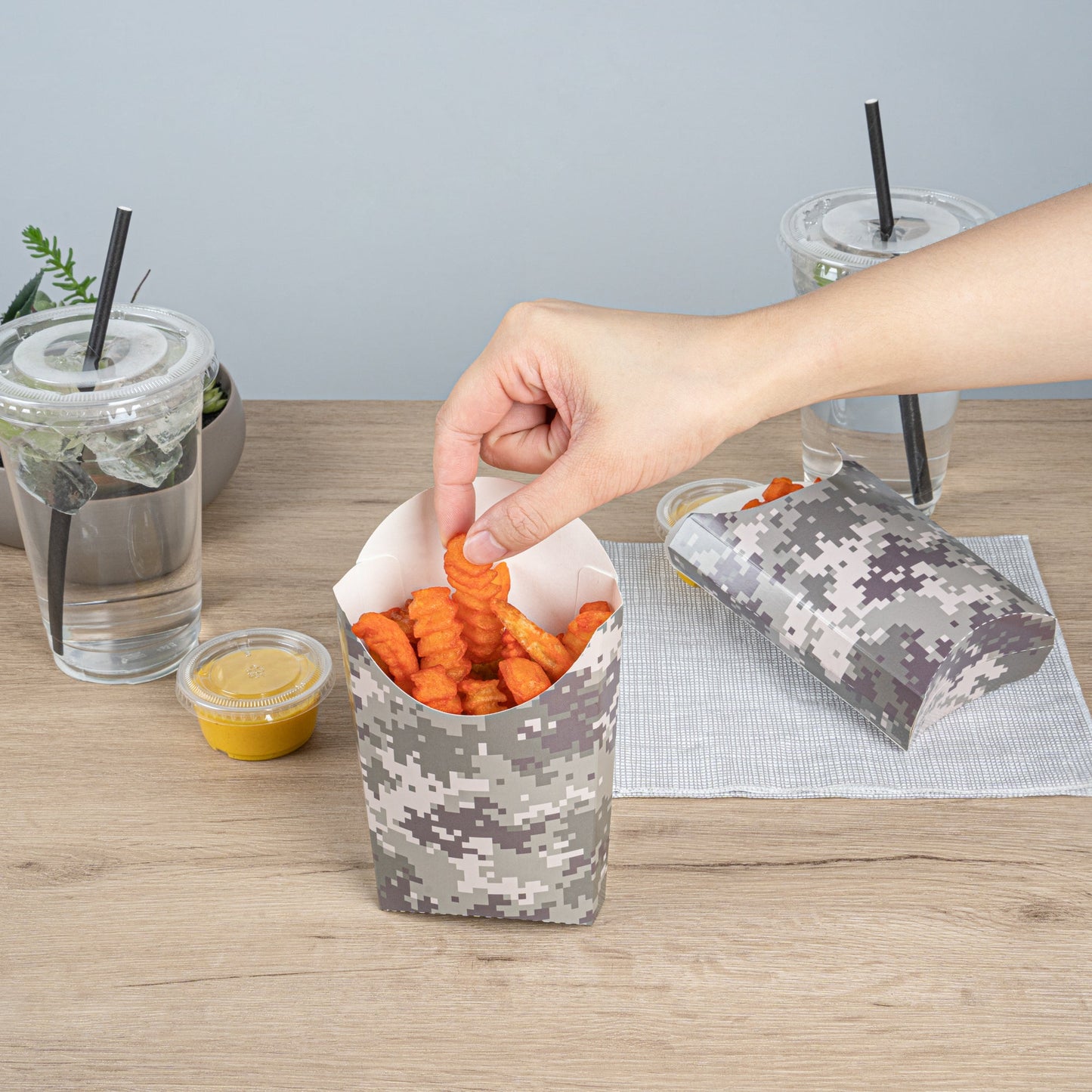 Bio Tek 4 oz Camouflage Paper Fry Cup / Snack Container - 4 3/4" x 3 1/2" x 5" - 100 count box