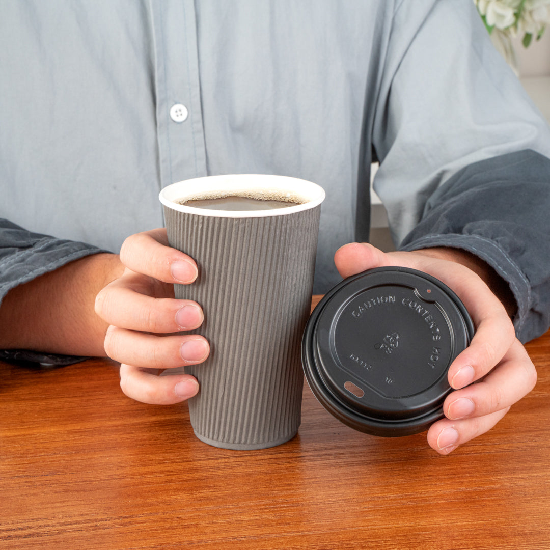Restpresso 16 oz Gray Paper Ripple Wall Coffee Cup - with Black Lid - 3 1/2" x 3 1/2" x 6 1/4" - 20 count box