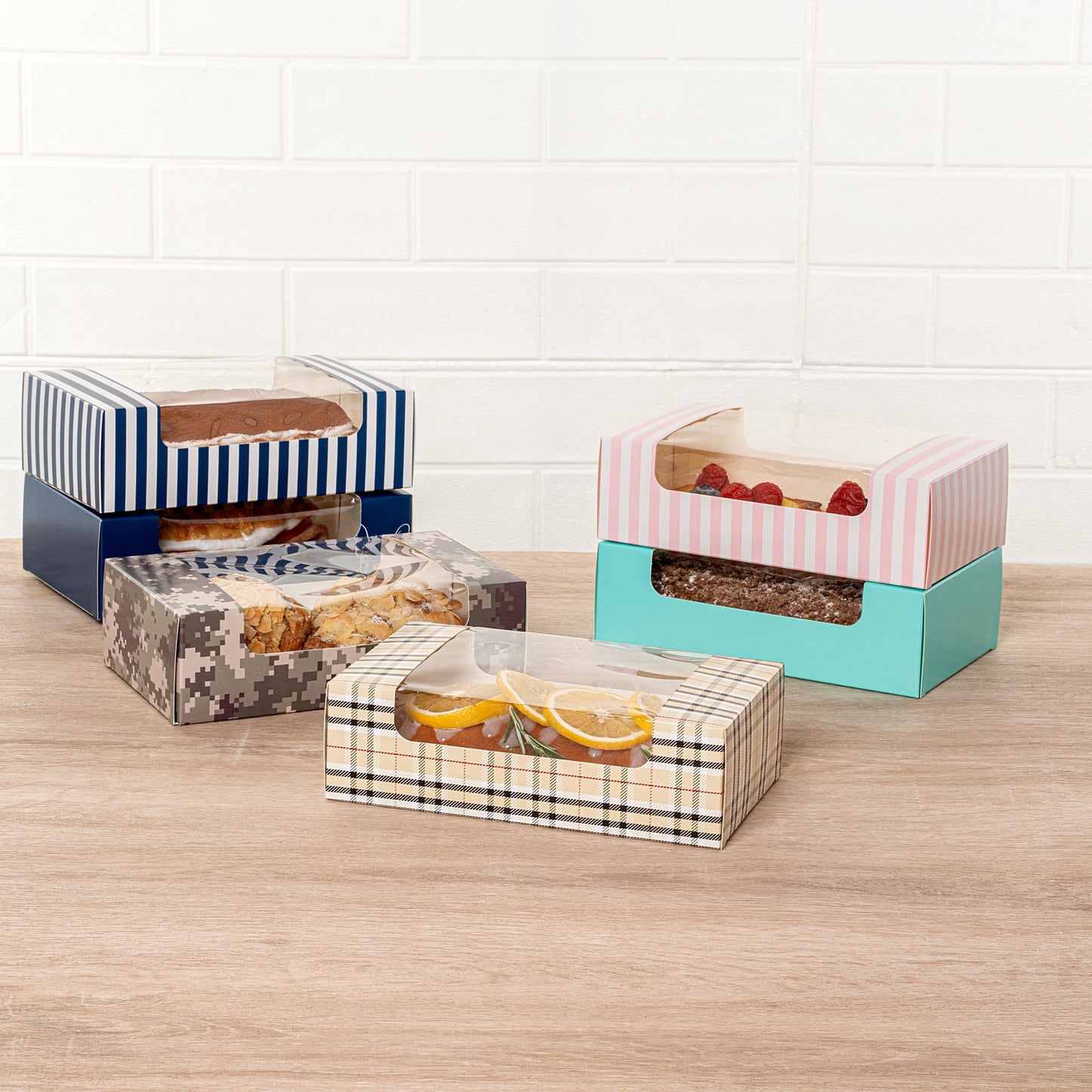 Pastry Tek Plaid Paper Pastry / Cake Box - with Window - 7 3/4" x 4 3/4" x 2 1/4" - 100 count box