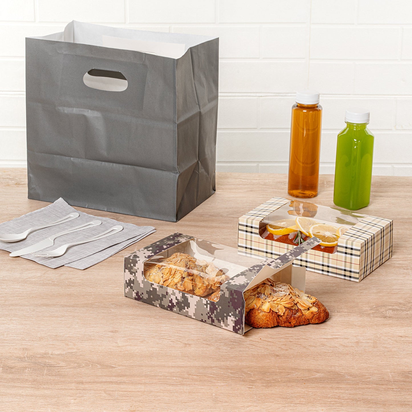 Pastry Tek Camouflage Paper Pastry / Cake Box - with Window - 7 3/4" x 4 3/4" x 2 1/4" - 100 count box