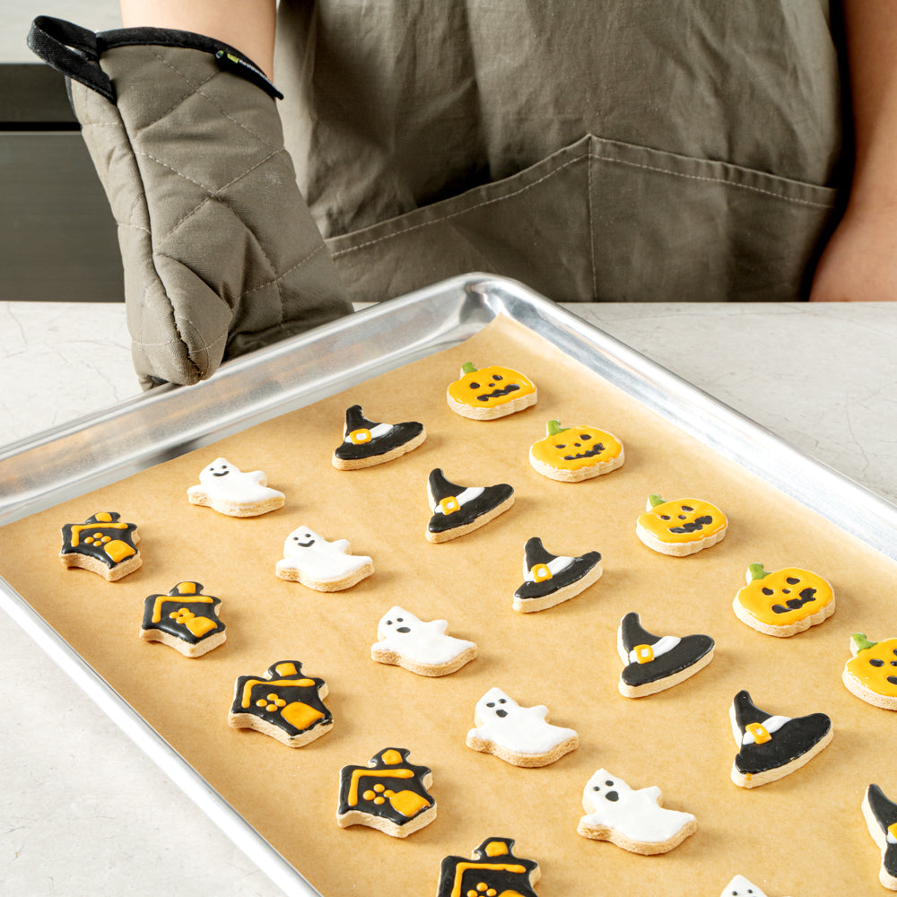 Pastry Tek Unbleached Parchment Paper Half Size Sheet Pan Liner - Silicone Coated - 12" x 16" - 1000 count box