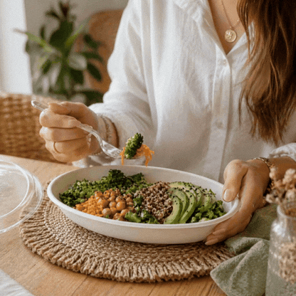 Pulp Safe No PFAS Added 26 oz Oval White Sugarcane / Bagasse Salad Plate - Home Compostable - 9 1/4" x 6" x 1 1/2" - 100 count box