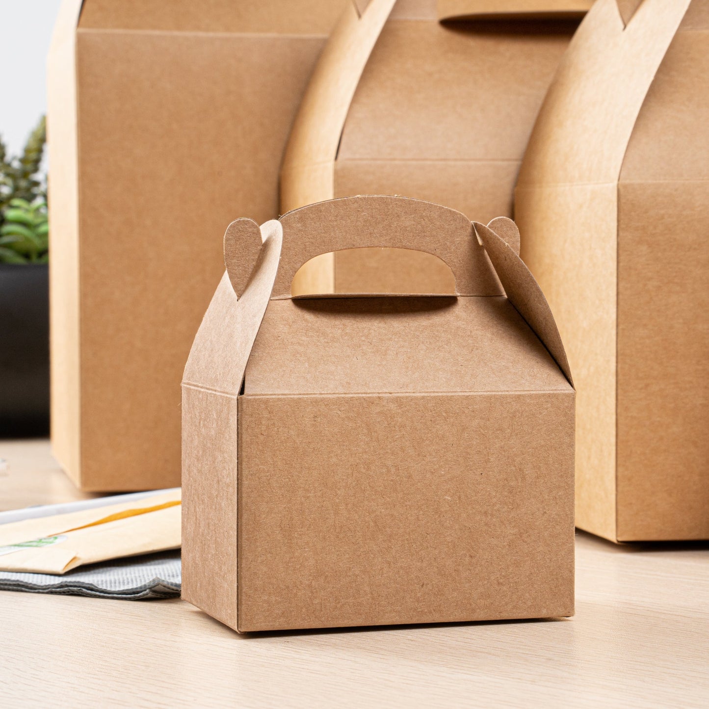 Bio Tek Kraft Paper Gable Box / Take Out Container - Greaseproof - 4" x 2 1/2" x 2 1/2" - 25 count box
