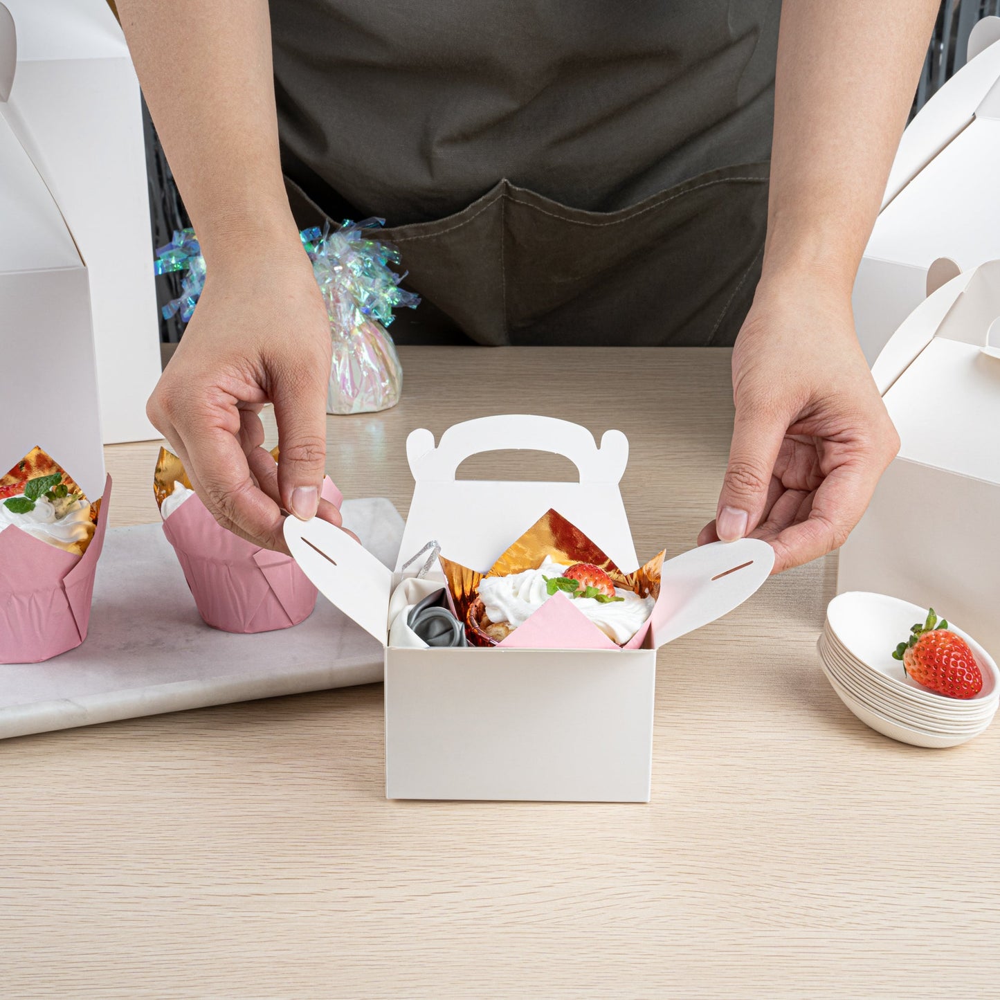 Bio Tek White Paper Gable Box / Take Out Container - Greaseproof - 4" x 2 1/2" x 2 1/2" - 25 count box