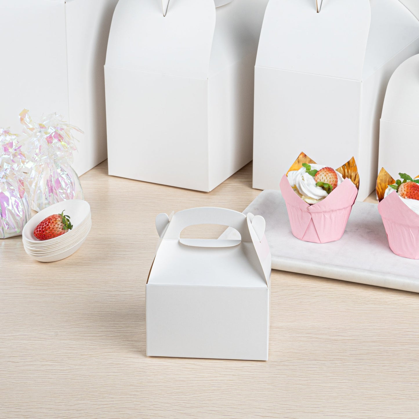 Bio Tek White Paper Gable Box / Take Out Container - Greaseproof - 4" x 2 1/2" x 2 1/2" - 100 count box