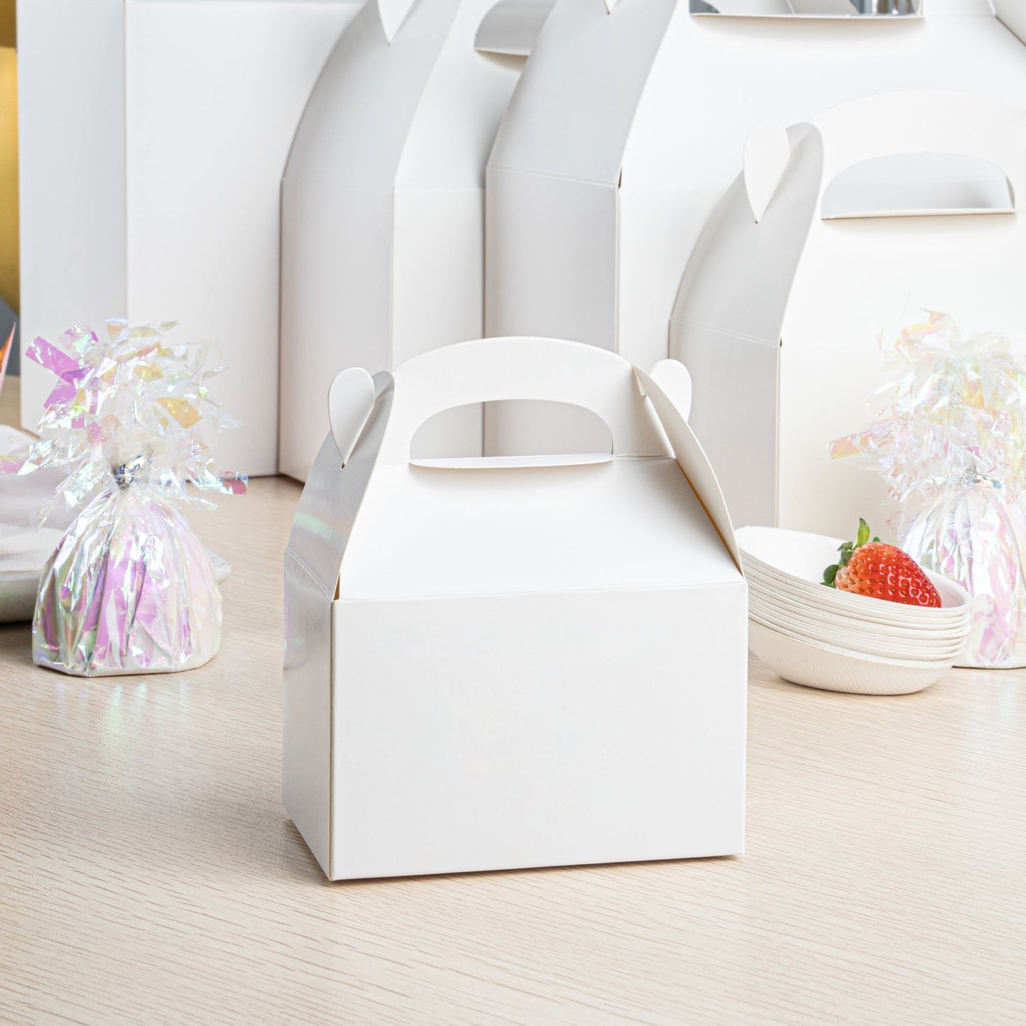 Bio Tek White Paper Gable Box / Take Out Container - Greaseproof - 4" x 2 1/2" x 2 1/2" - 100 count box
