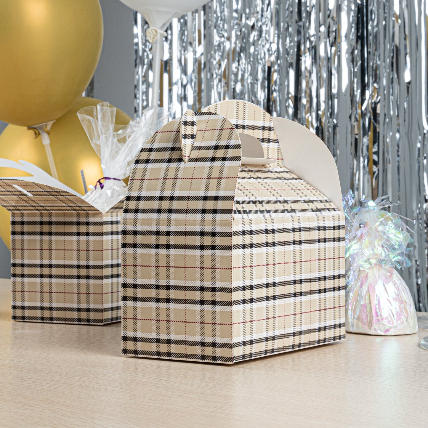 Bio Tek Plaid Paper Gable Box / Take Out Container - Compostable - 6" x 3 1/2" x 3 1/2" - 25 count box