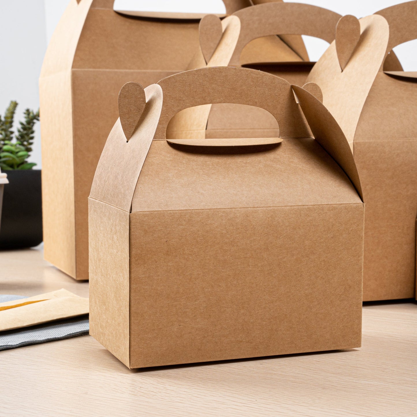 Bio Tek Kraft Paper Gable Box / Take Out Container - Greaseproof - 6" x 3 1/2" x 3 1/2" - 25 count box